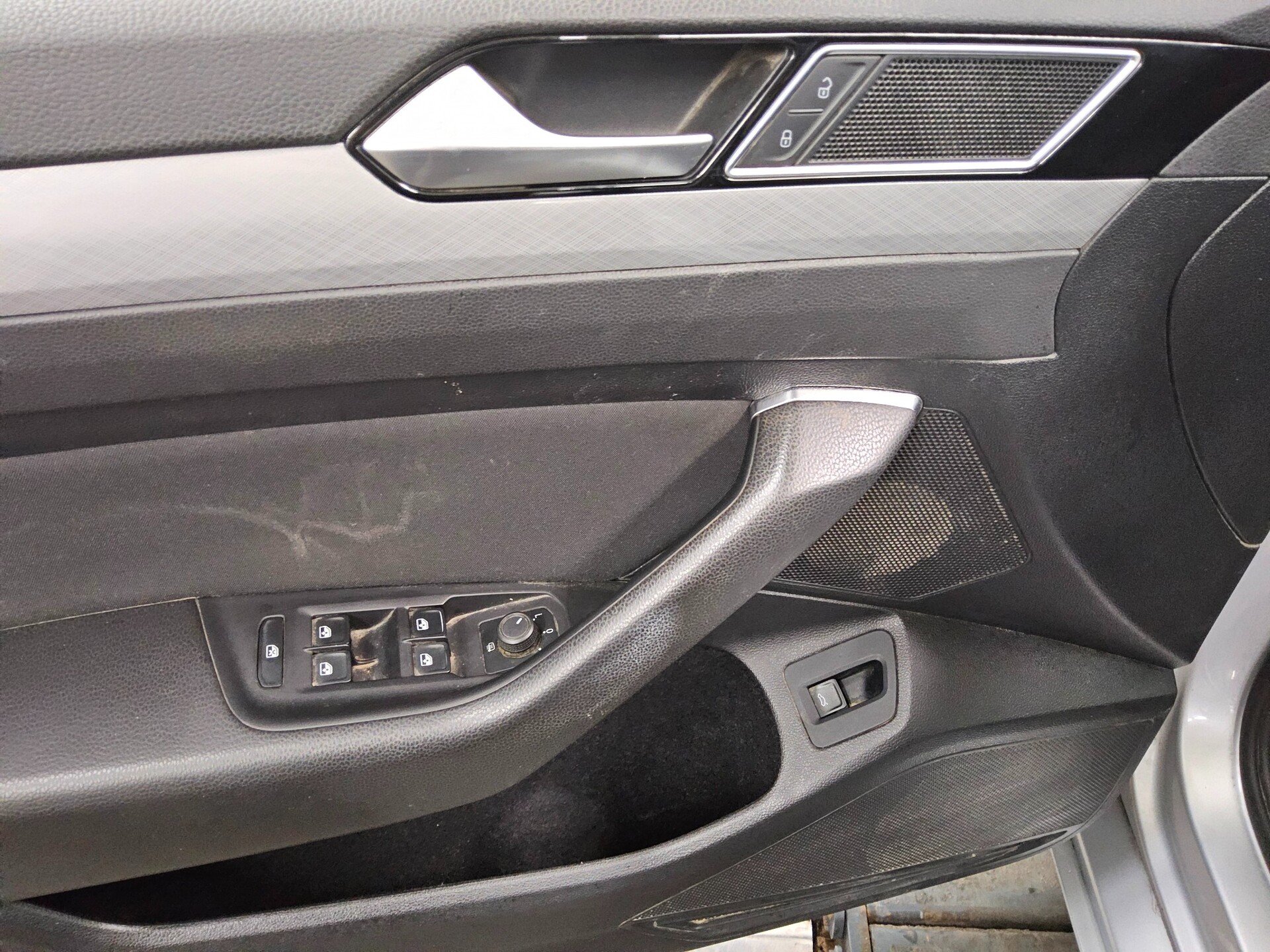 Volkswagen Passat Var. 2.0 TDI Business Navi LED AID RfK 10