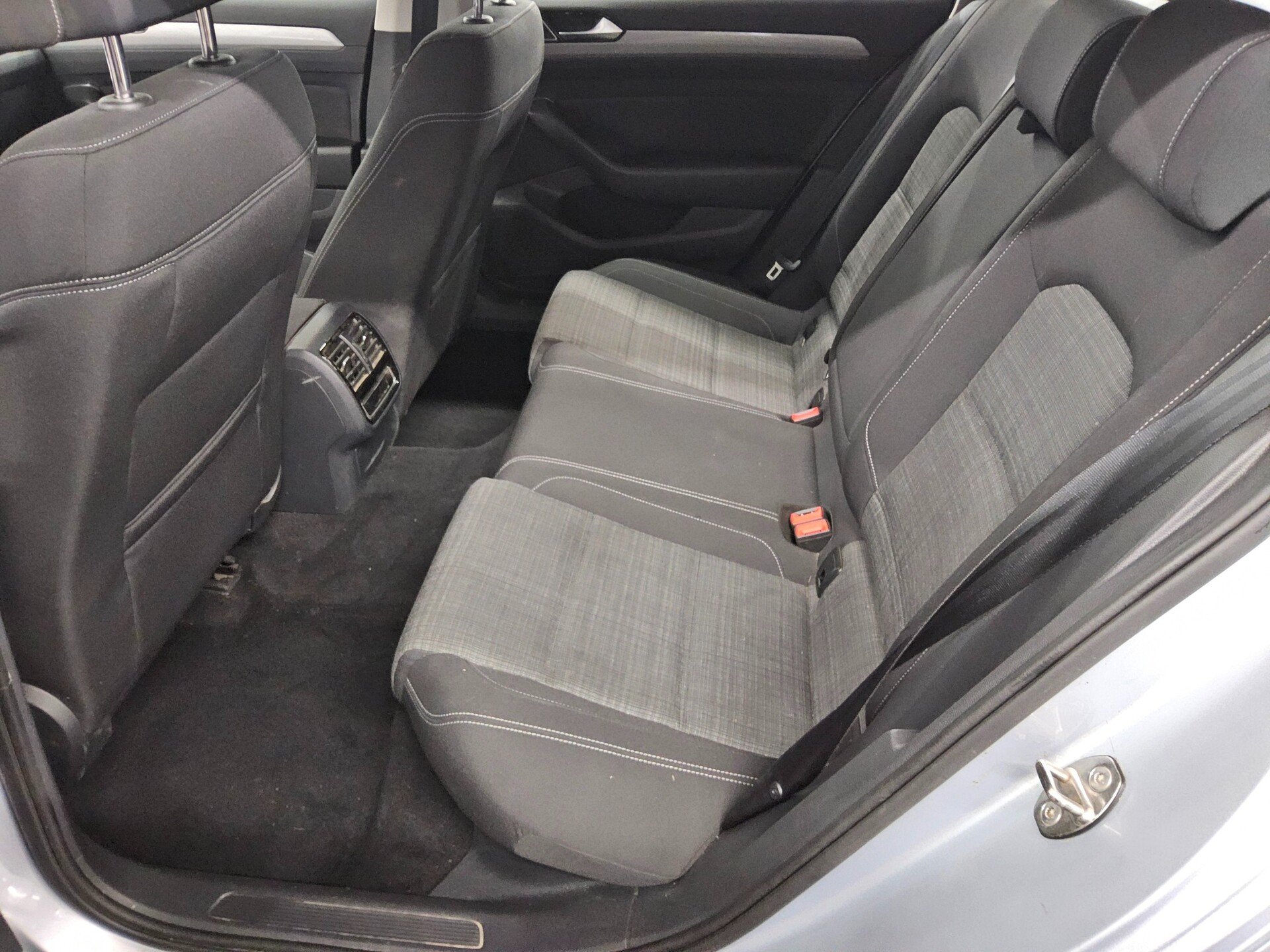 Volkswagen Passat Var. 2.0 TDI Business Navi LED AID RfK 13