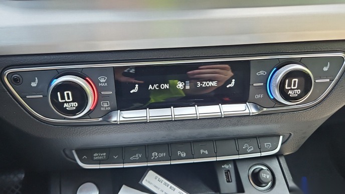 Audi Q5 S-Line LEDER NAVI LED SPORTSITZE SHZ 10