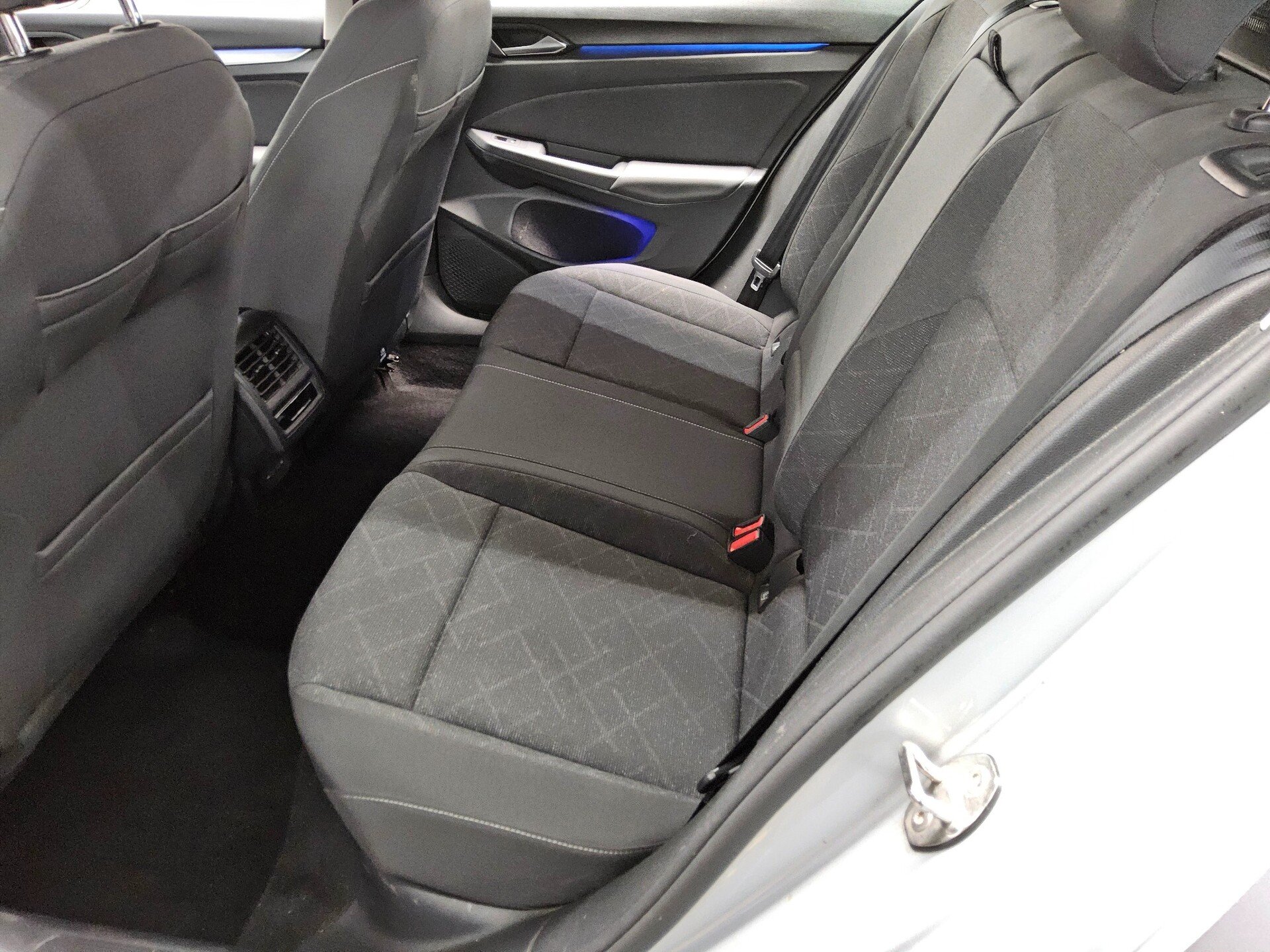 Volkswagen Golf-8 Var. 2.0 TDI Life Navi LED Shz ACC PDC DC 13
