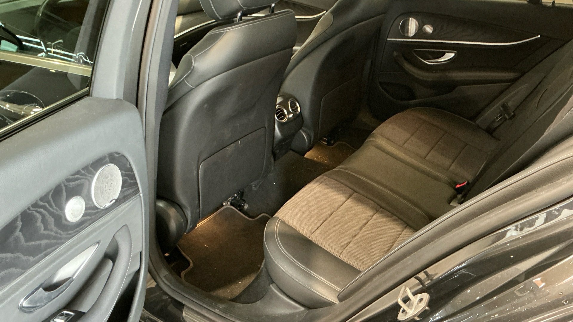 Mercedes-Benz E 220 T d Avantgarde T-Leder Navi MB-LED Pano 9