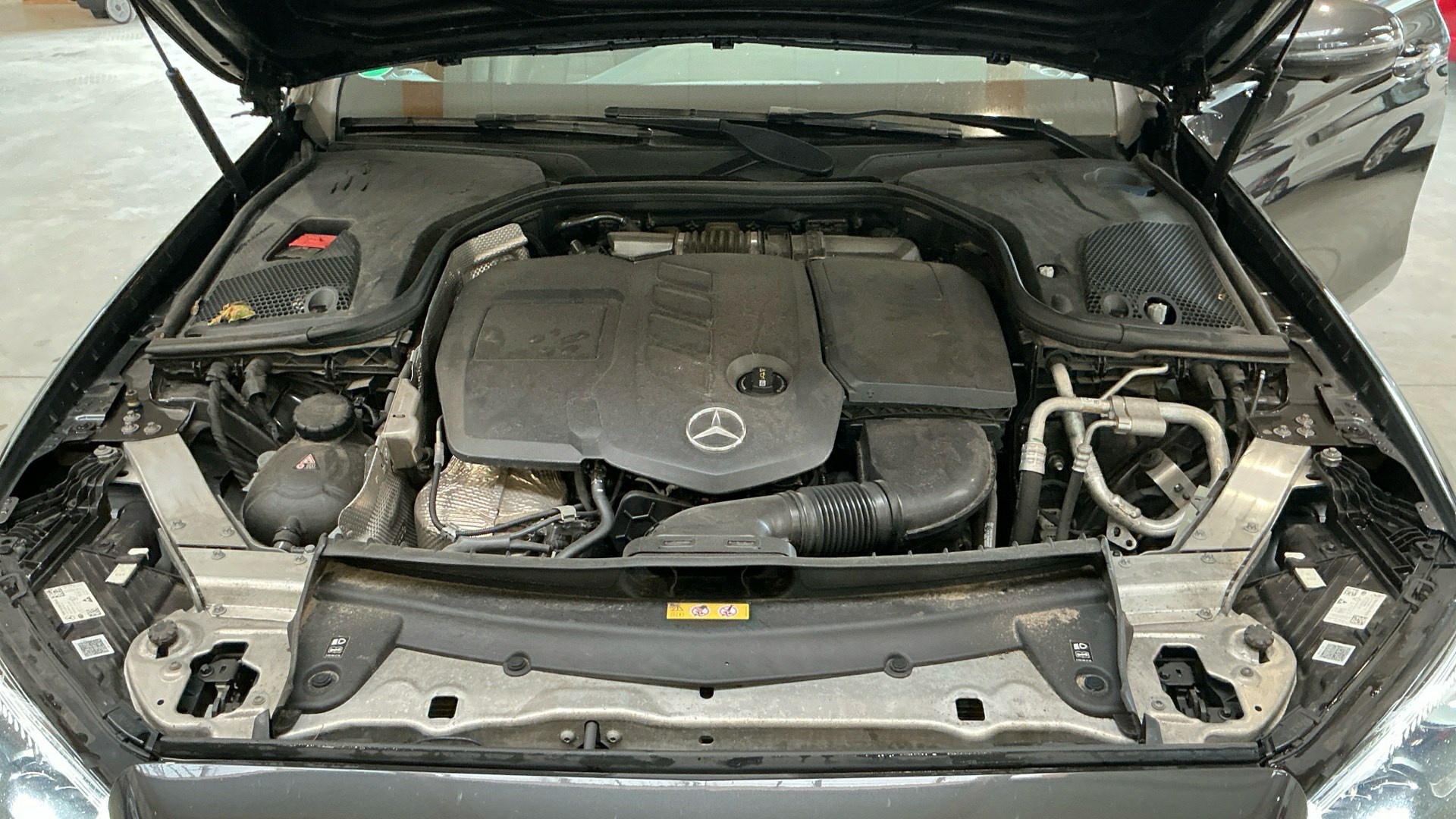 Mercedes-Benz E 220 T d Avantgarde T-Leder Navi MB-LED Pano 11