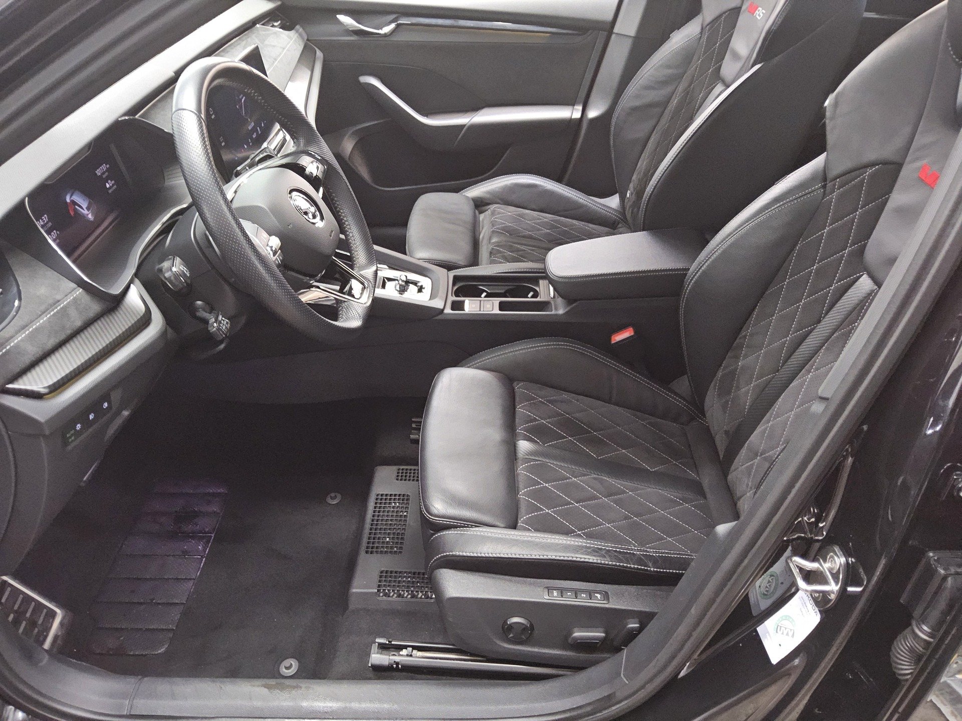 Skoda Octavia Kombi 1.4 TSI iV RS Navi LED HuD Canton 9