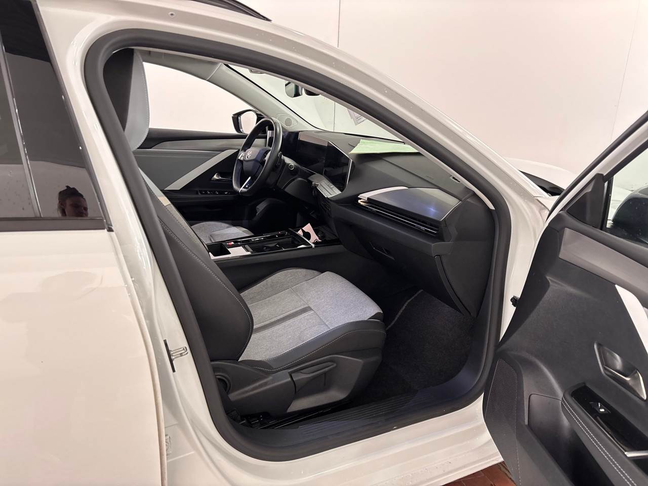 Opel Astra ST 1.5 D Business Elegance NAVI KLIMAAUT LED SHZ PDC 6