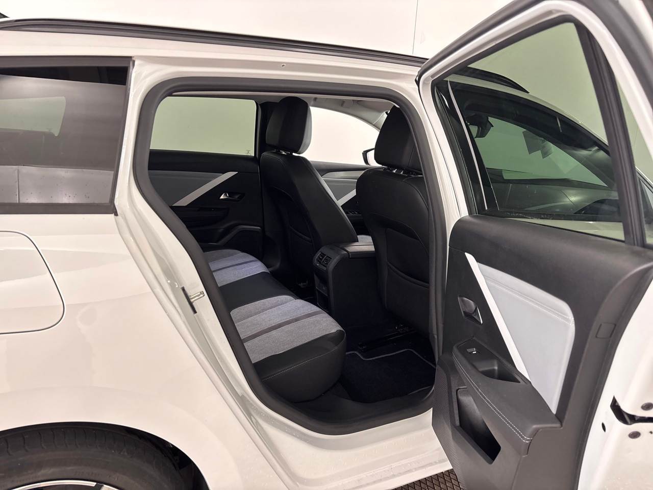 Opel Astra ST 1.5 D Business Elegance NAVI KLIMAAUT LED SHZ PDC 7