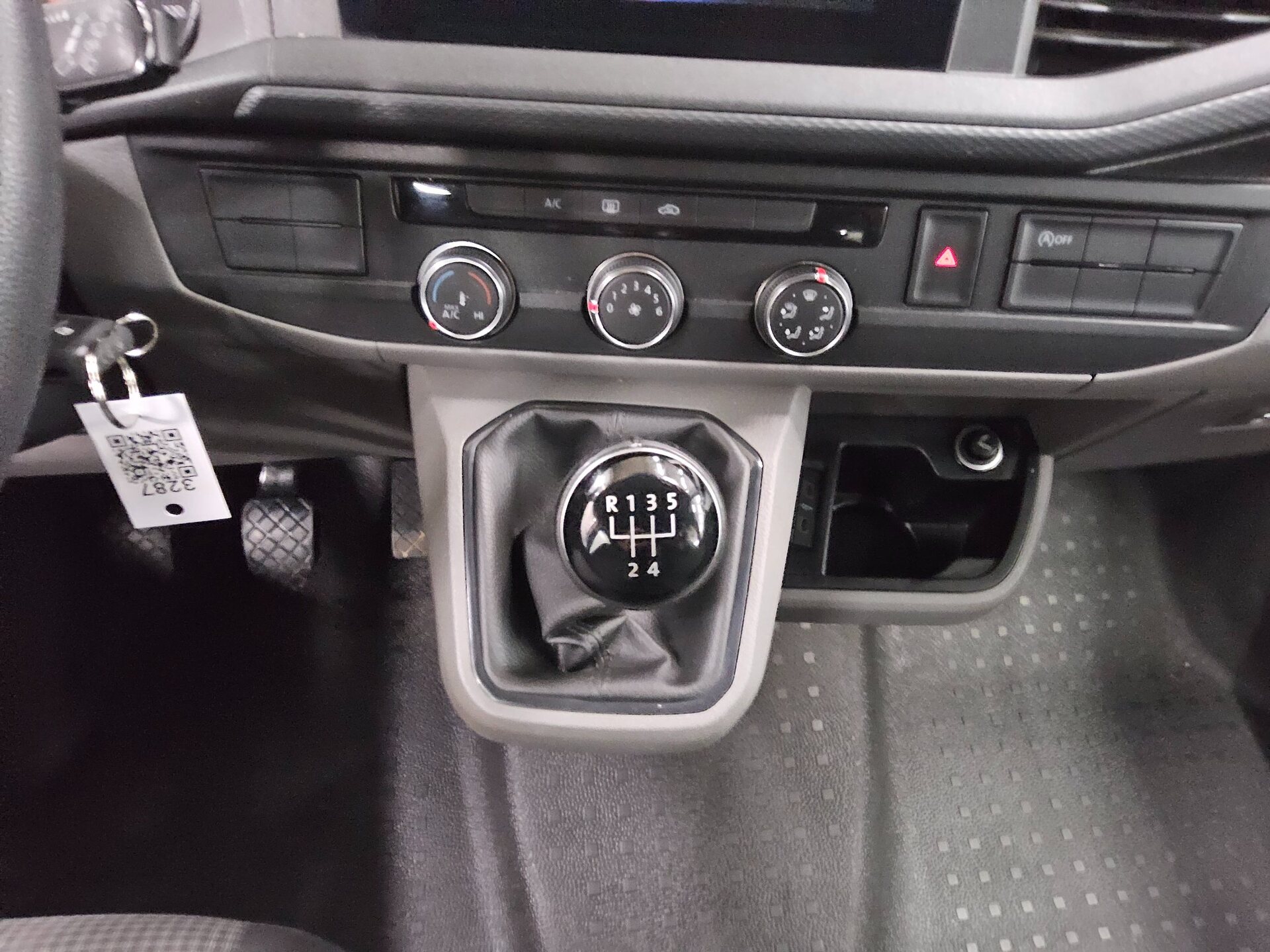 Volkswagen T6.1 Kombi 2.0 TDI 8-Sitze Navi AHK Tempomat 6