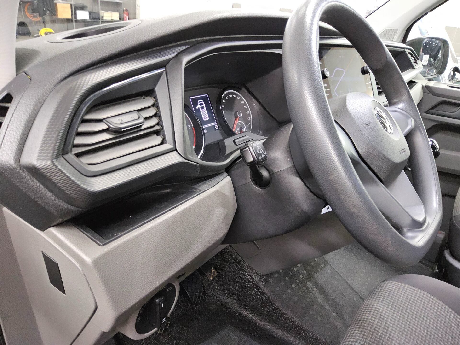 Volkswagen T6.1 Kombi 2.0 TDI 8-Sitze Navi AHK Tempomat 9