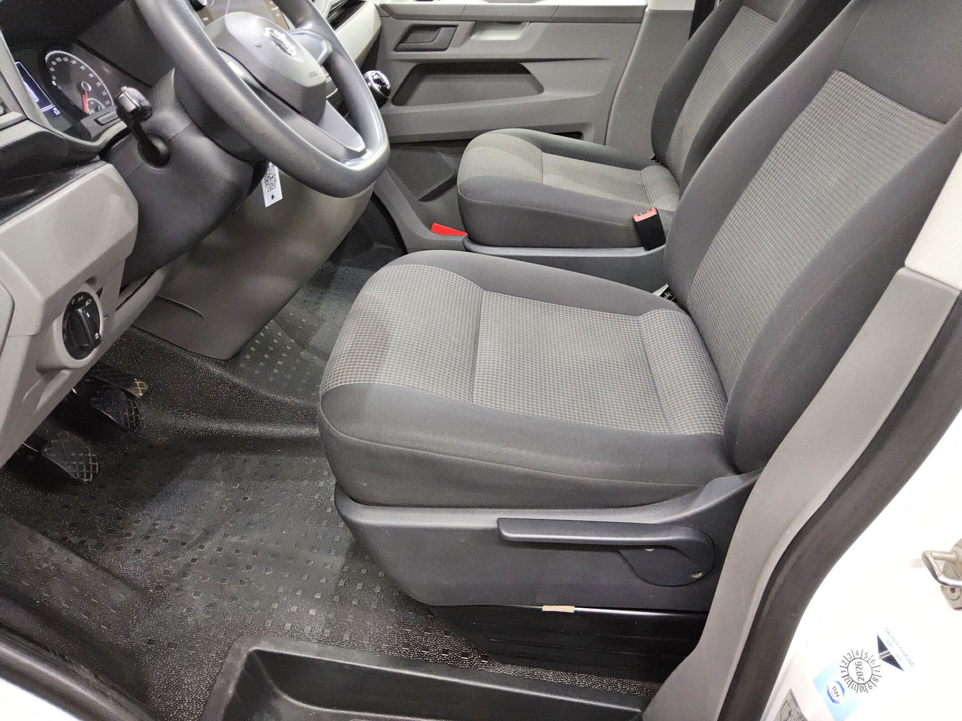 Volkswagen T6.1 Kombi 2.0 TDI 8-Sitze Navi AHK Tempomat 8
