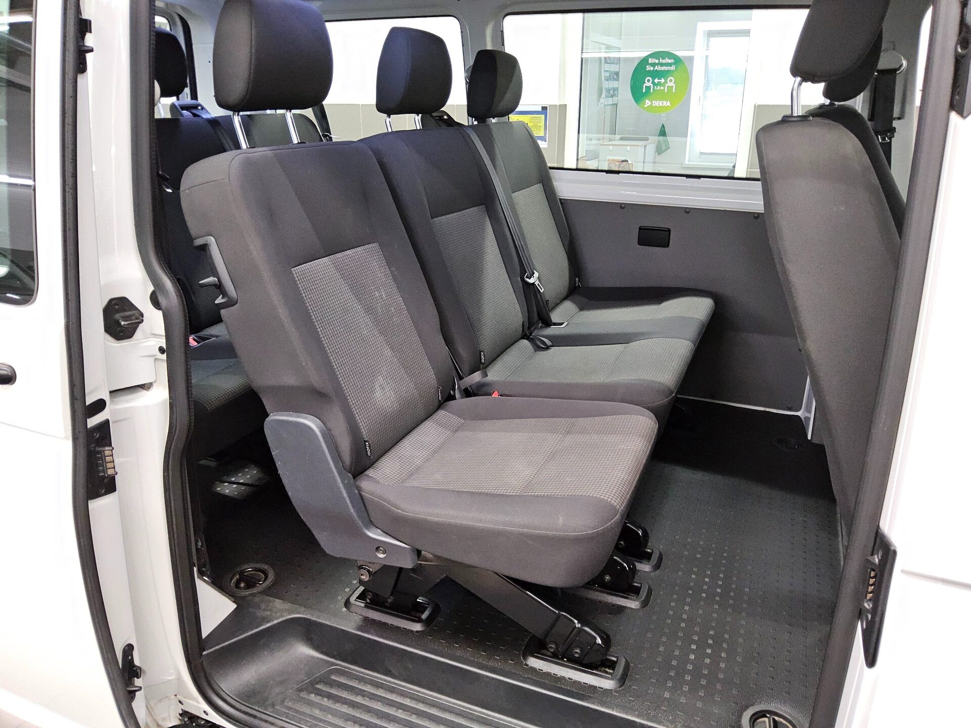 Volkswagen T6.1 Kombi 2.0 TDI 8-Sitze Navi AHK Tempomat 13