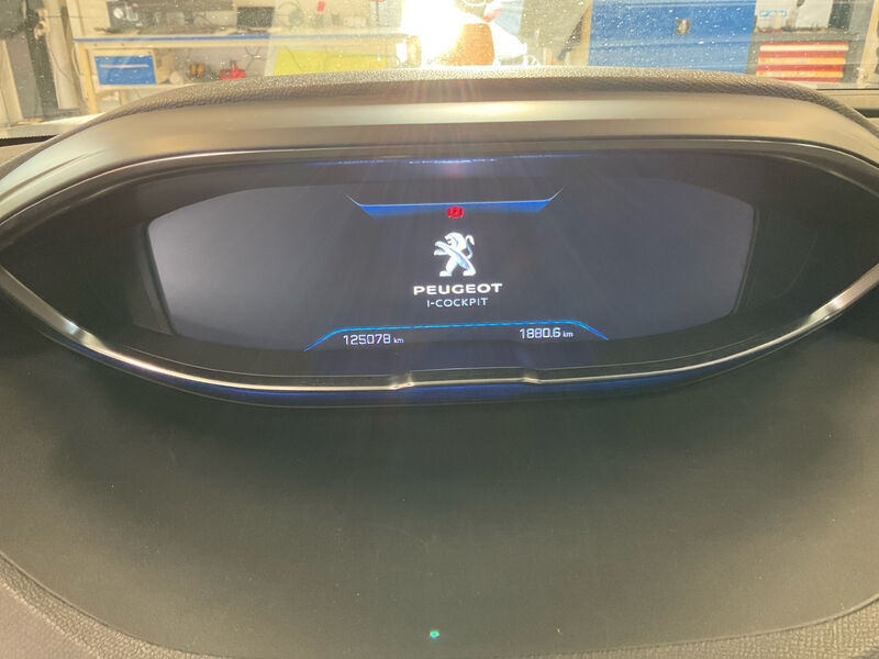 Peugeot 5008 BlueHDi 130 Allure KLIMAAUT RADIO TEMPO MFL SHZ 8