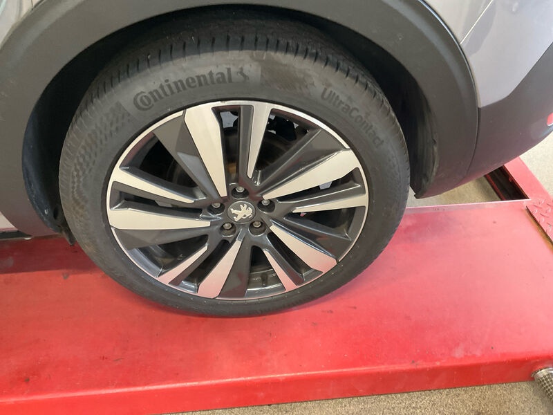 Peugeot 5008 BlueHDi 130 Allure KLIMAAUT RADIO TEMPO MFL SHZ 12