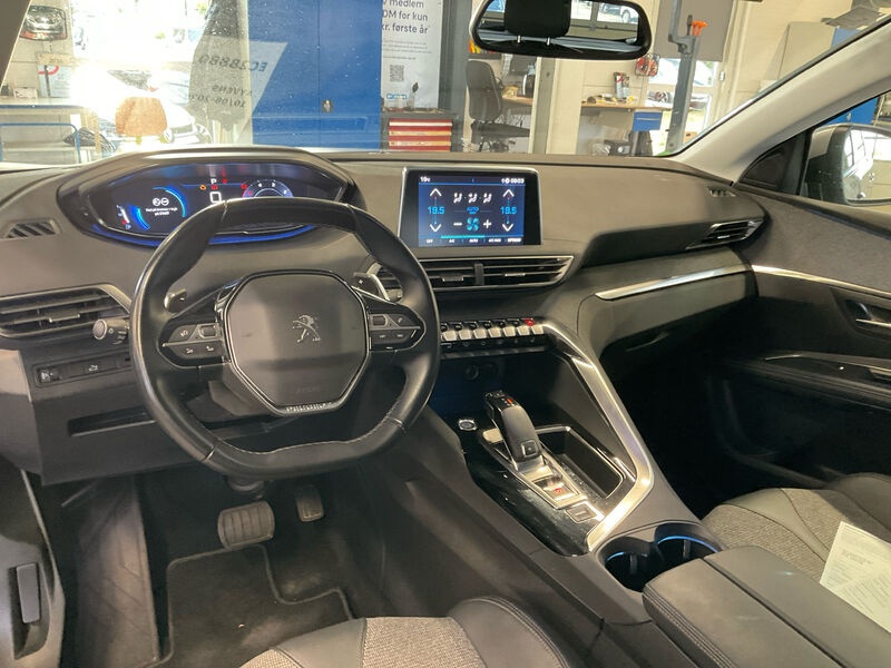 Peugeot 5008 BlueHDi 130 Allure KLIMAAUT RADIO TEMPO MFL SHZ 5