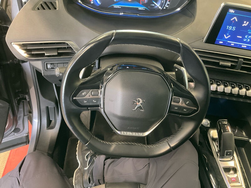 Peugeot 5008 BlueHDi 130 Allure KLIMAAUT RADIO TEMPO MFL SHZ 9