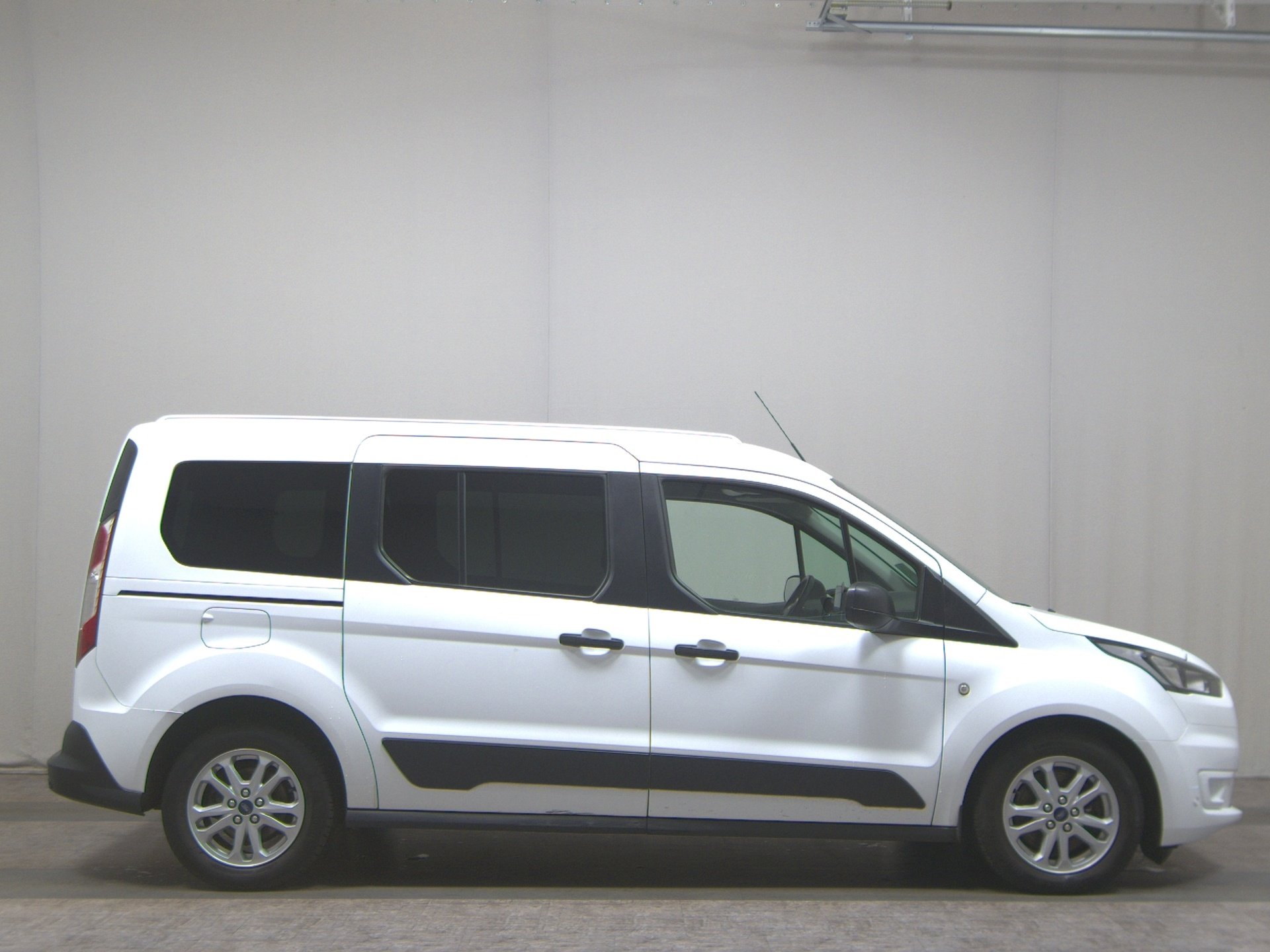 Ford Grand Tourneo Connect 1.5 EB Trend Navi RfK AHK