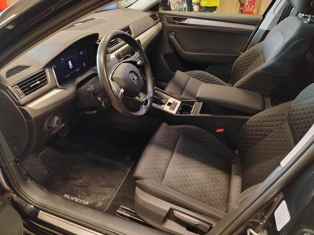 Skoda Superb Kombi 2.0 TDI Ambition NAVI LED 4xSHZ AHK 6