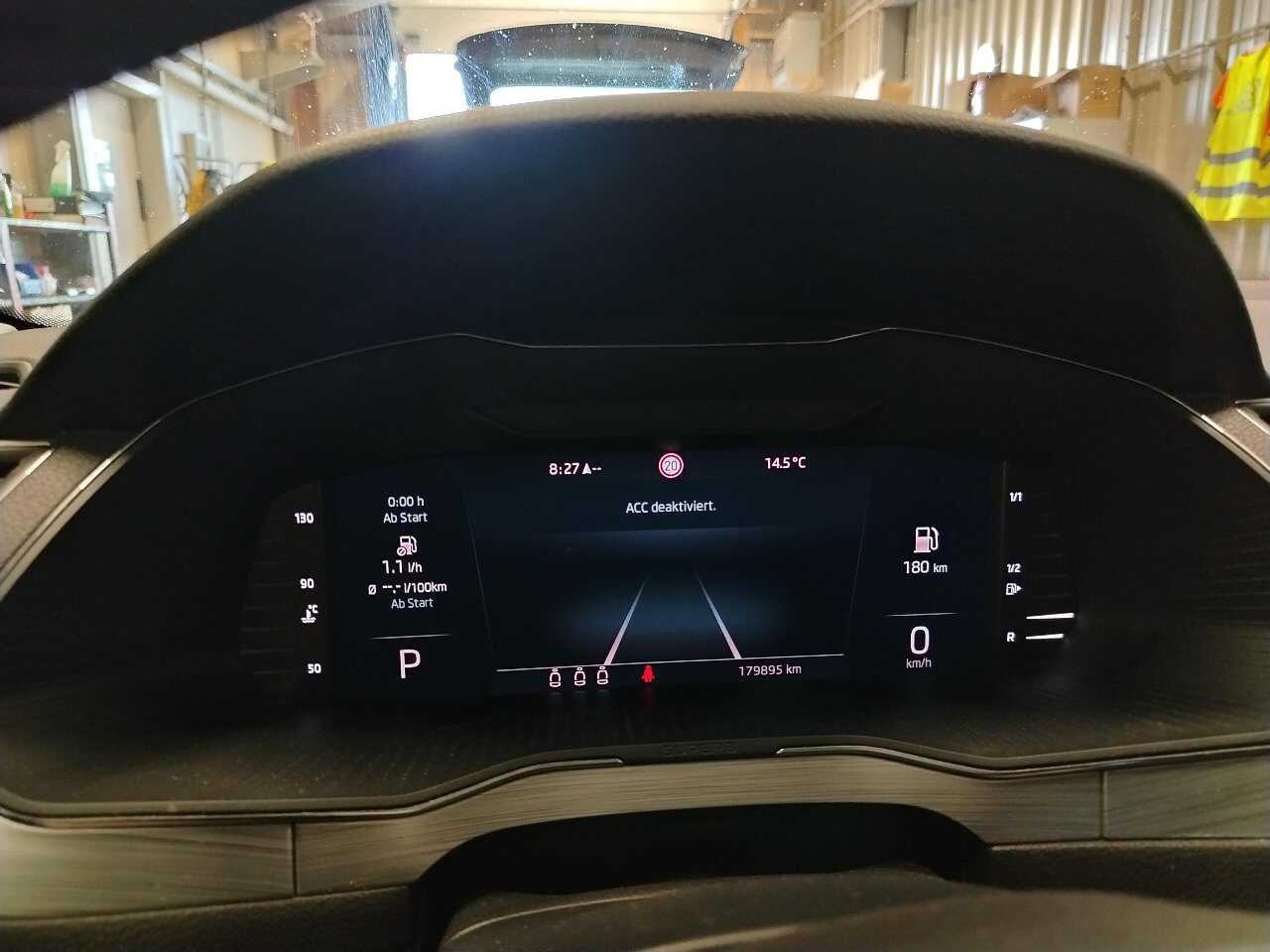 Skoda Superb Kombi 2.0 TDI Ambition NAVI LED 4xSHZ AHK 9