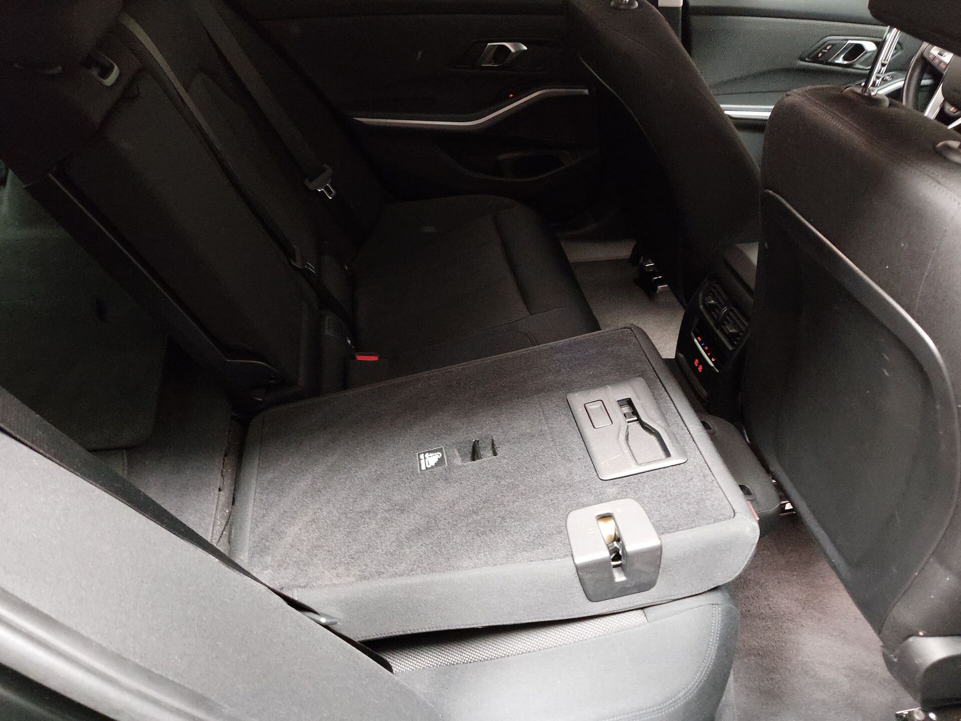 BMW 320d xDr M-Sport NAVI LED SHZ PDC 14