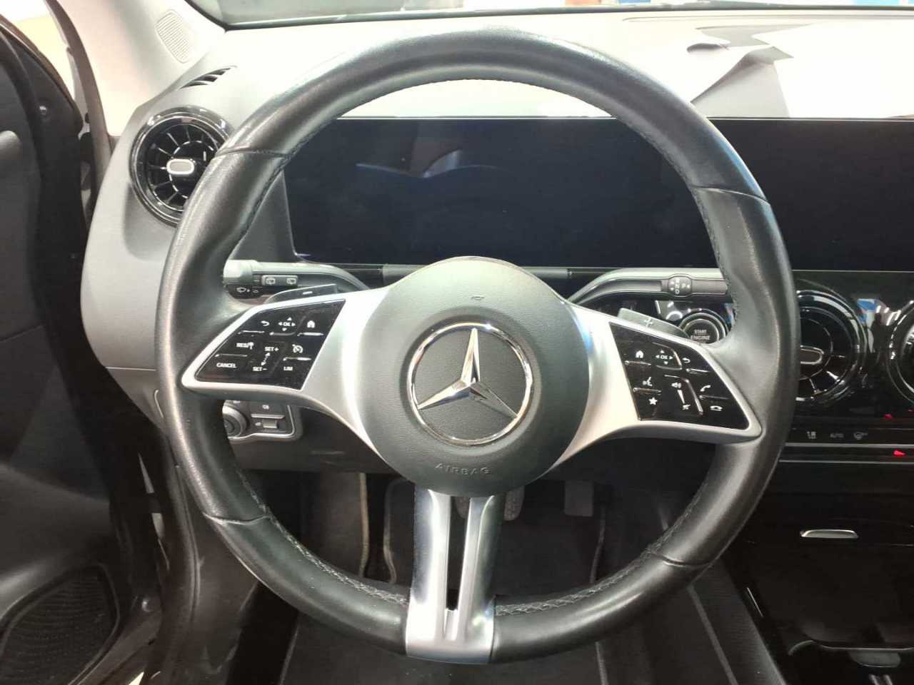 Mercedes-Benz GLA 180 d NAVI KLIMAAUT LED SHZ KAMERA 8
