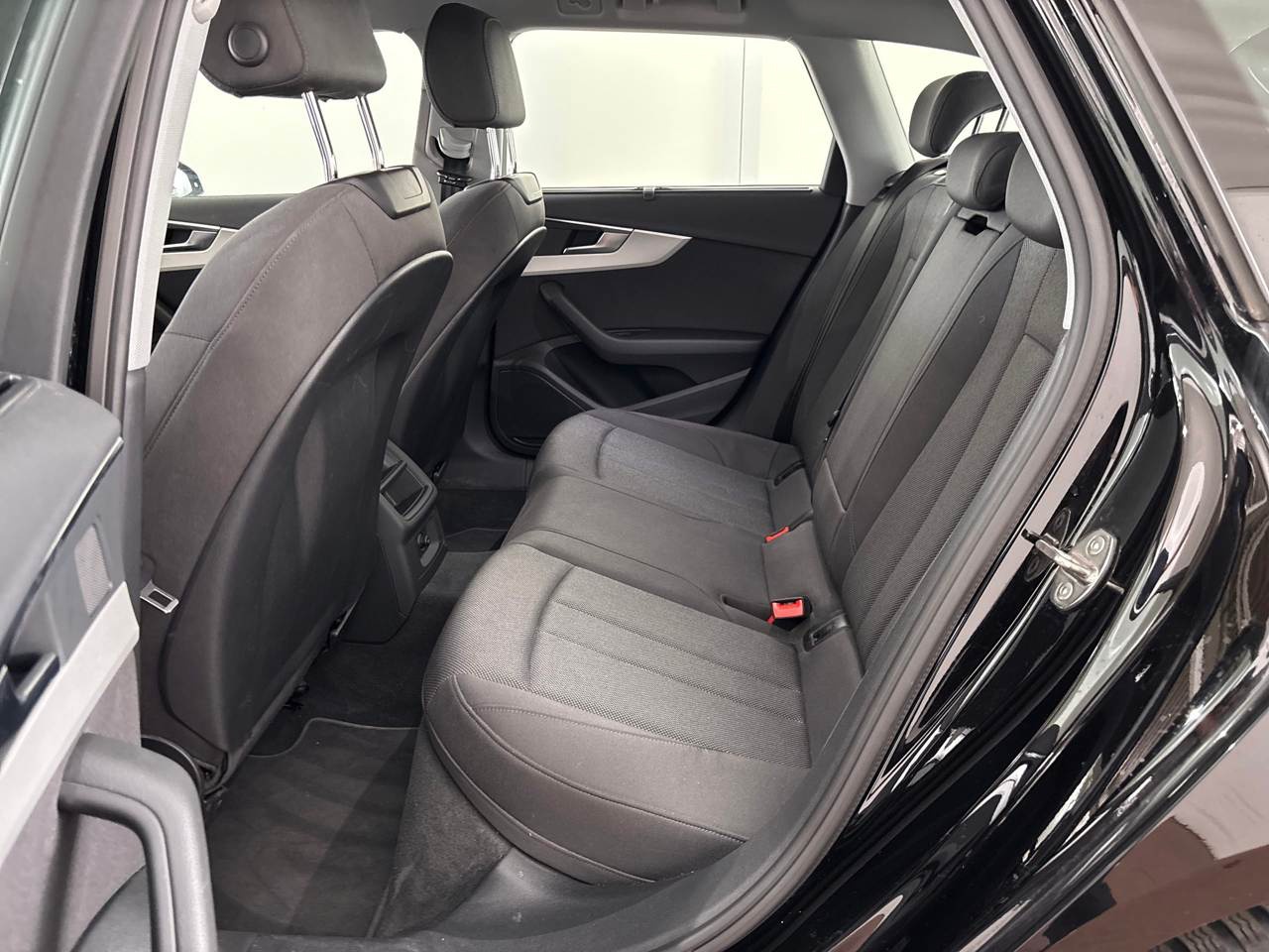 Audi A4 Avant 40 TDI Qu. NAVI KLIMAAUT LED SHZ PDC 7