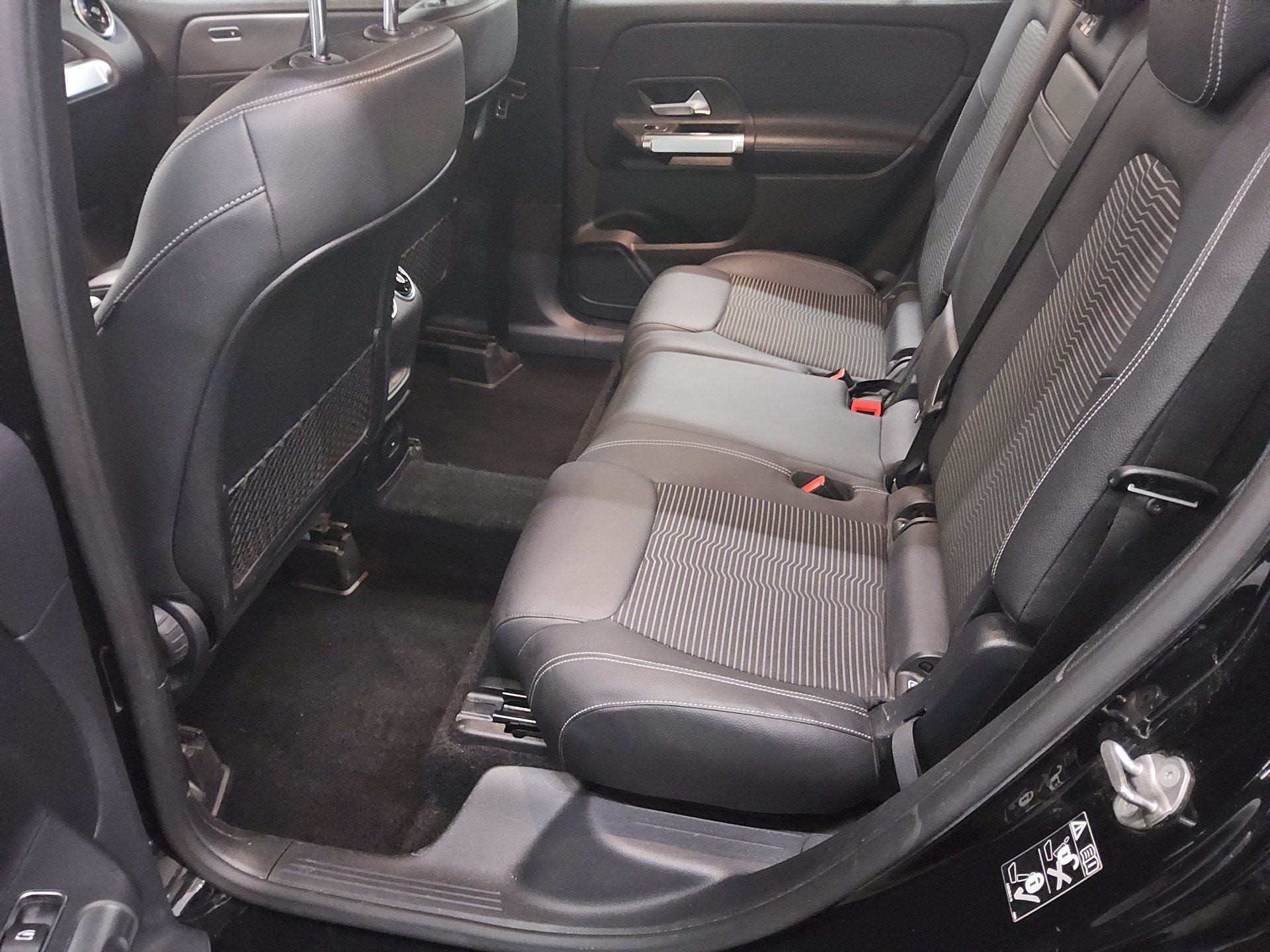 Mercedes-Benz GLB 220 d Progressive T-Leder Navi LED RfK AHK 13