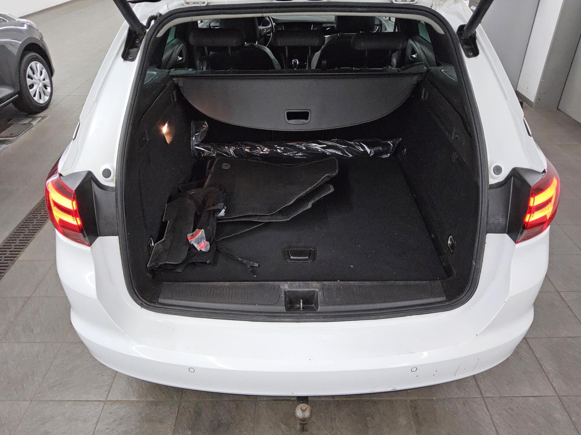 Opel Astra ST 1.5 D Elegance Navi LED Leder 4xShz AHK PDC 11
