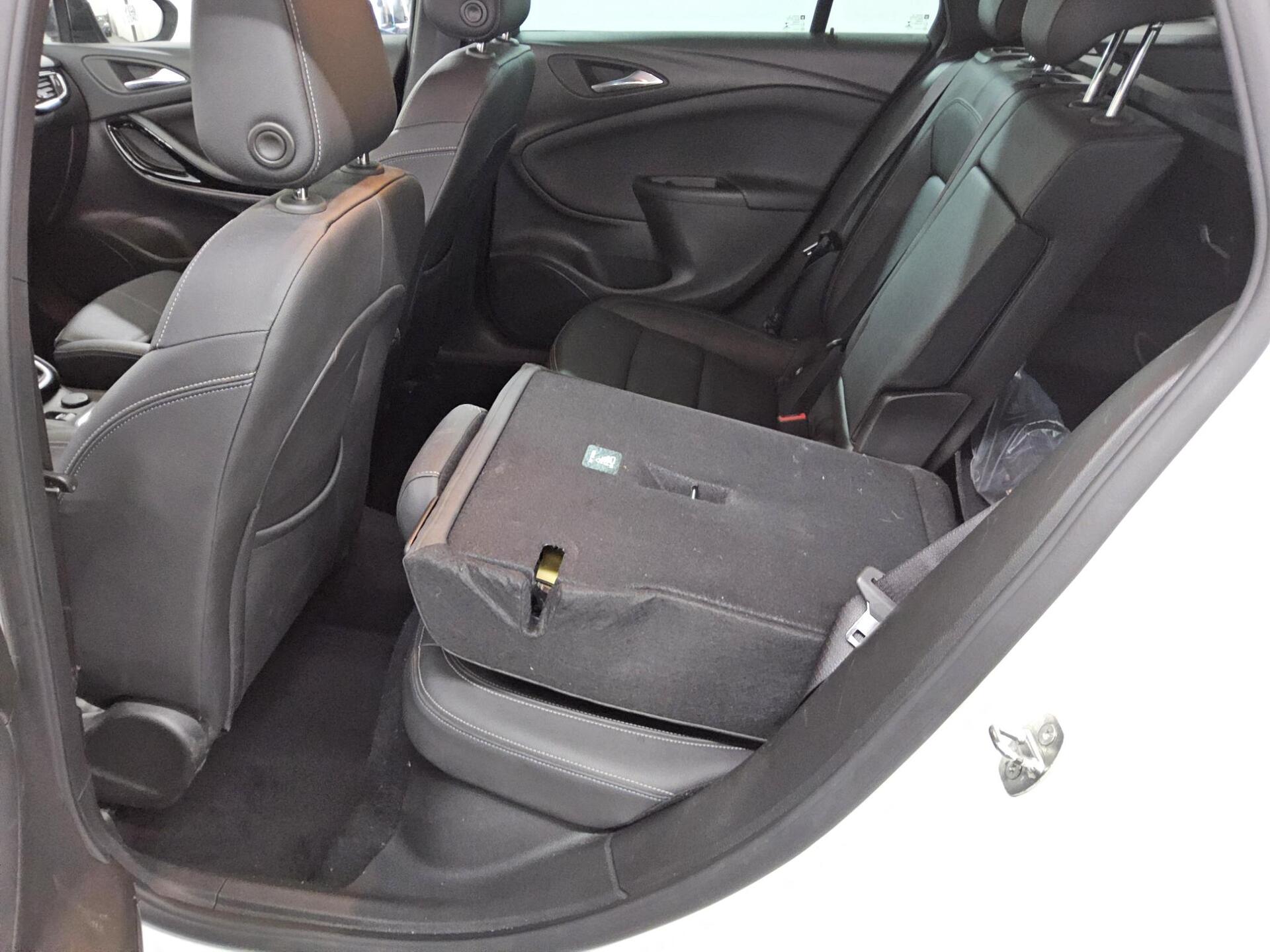 Opel Astra ST 1.5 D Elegance Navi LED Leder 4xShz AHK PDC 12