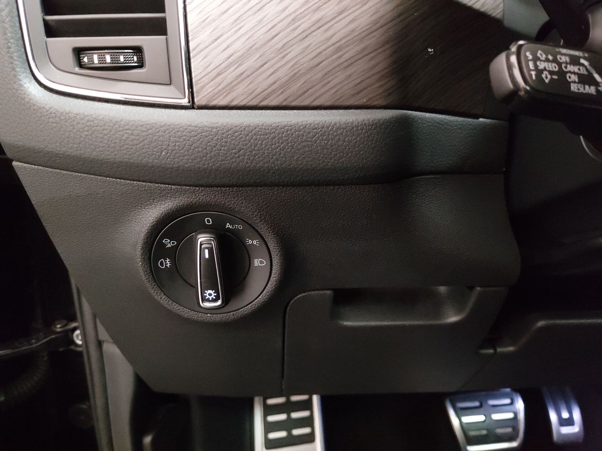 Skoda 2.0 TDI 2.0 TDI Style LEDER NAVI LED RADIO AID 9