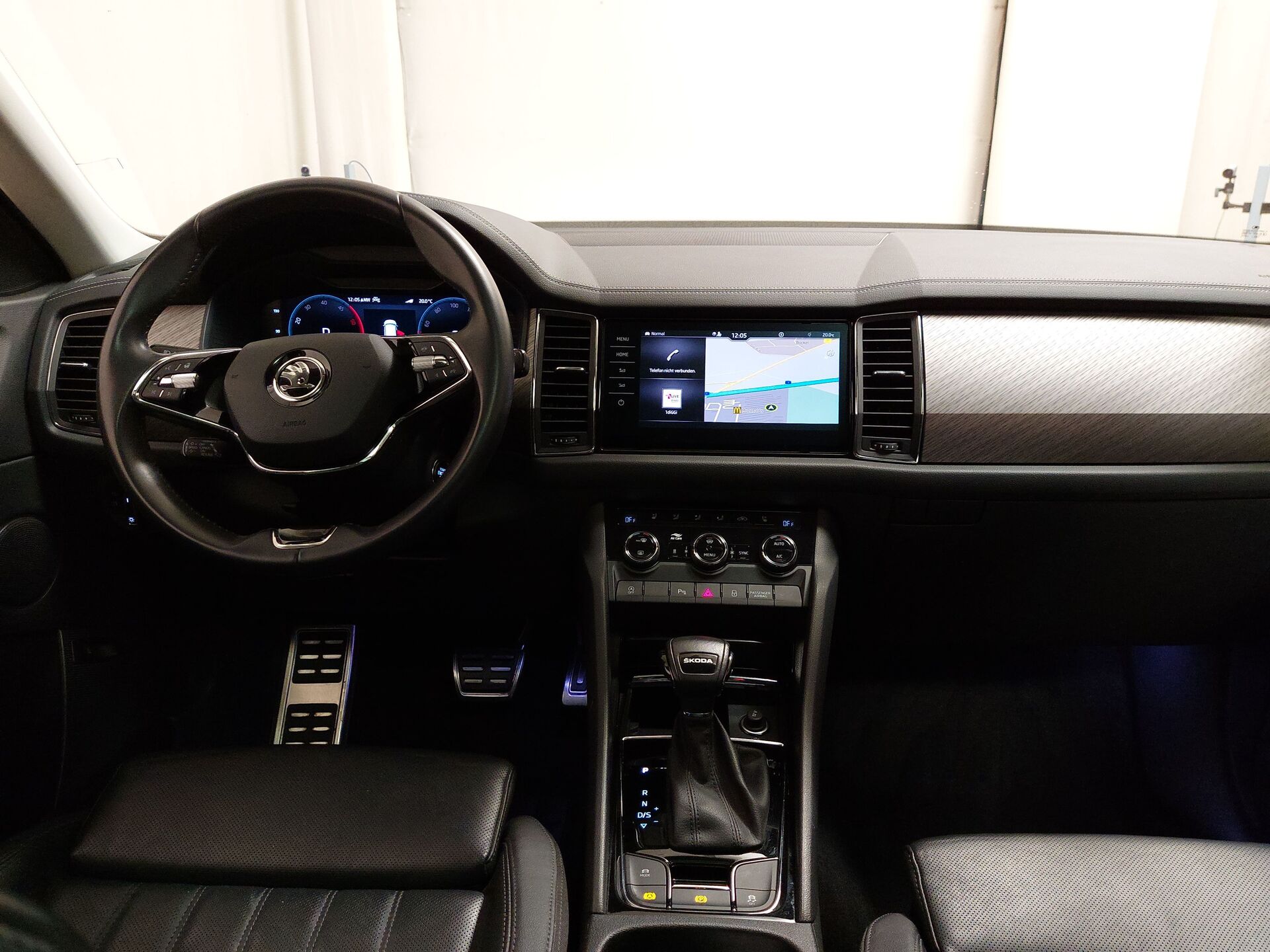 Skoda 2.0 TDI 2.0 TDI Style LEDER NAVI LED RADIO AID 12