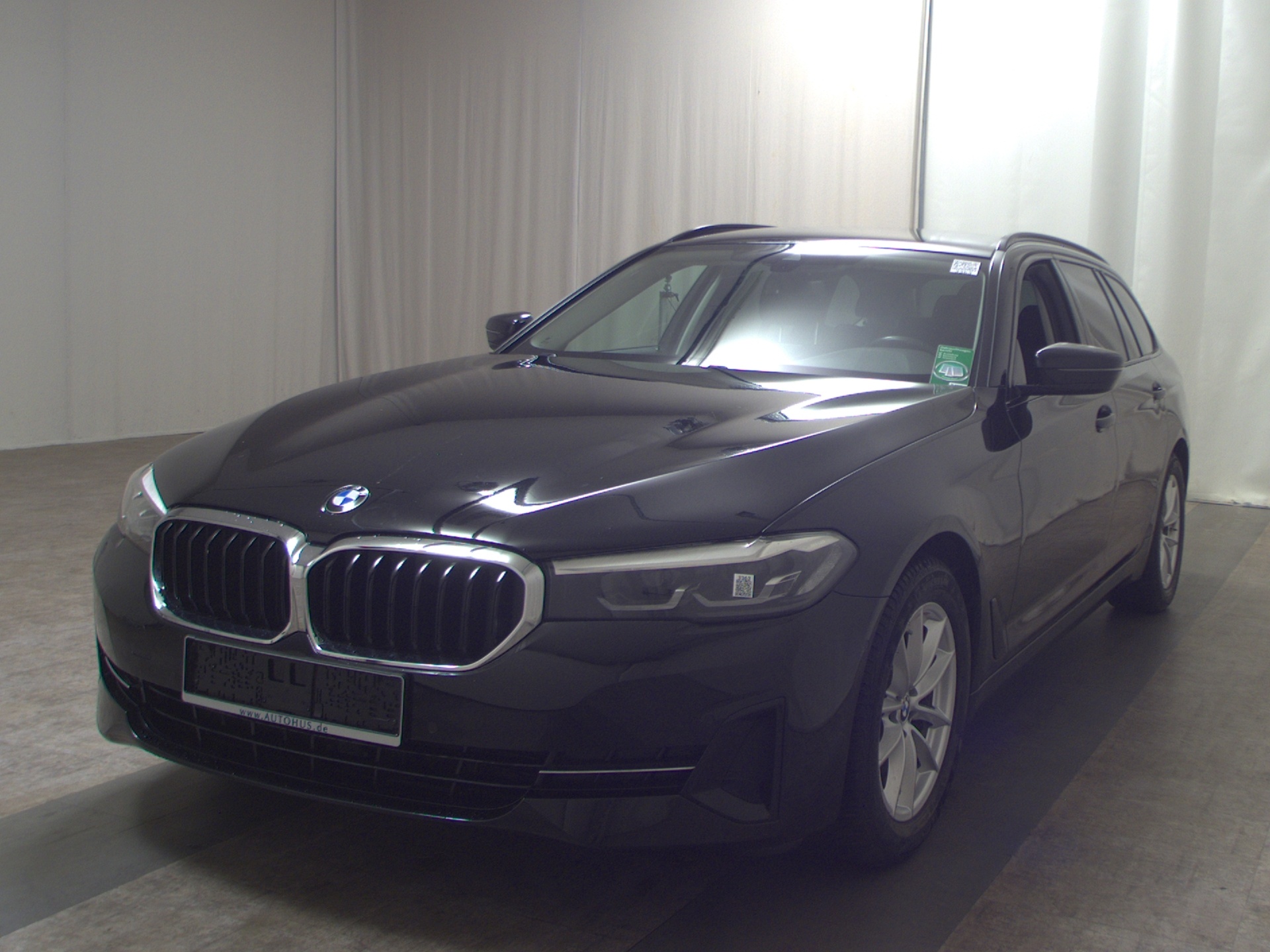 BMW 520dA Touring Navi LED Leder AHK Kamera 2