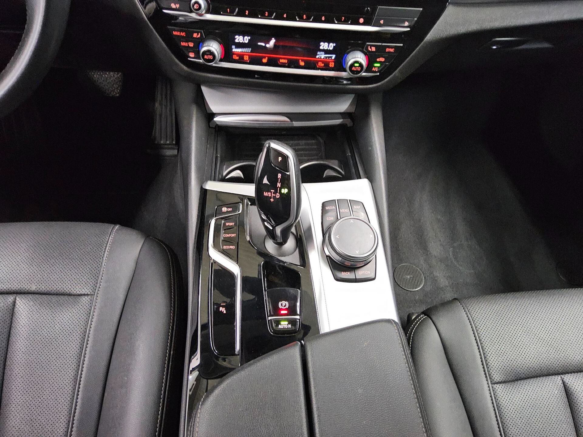 BMW 520dA Touring Navi LED Leder AHK Kamera 6