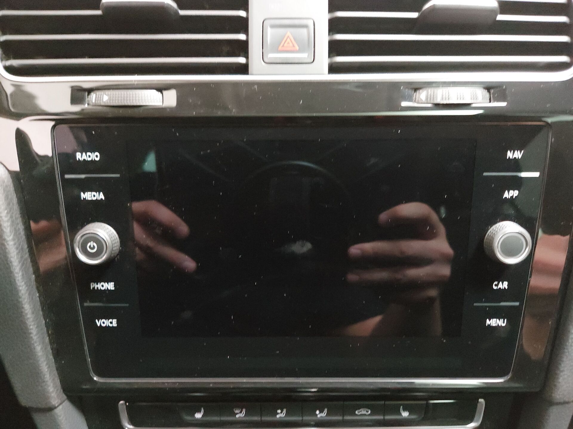 Volkswagen Golf-7 2.0 TDI Highline NAVI KLIMA LED RADIO MFL 17