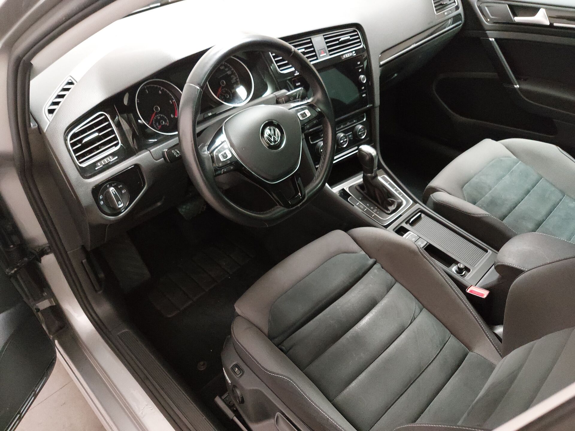 Volkswagen Golf-7 2.0 TDI Highline NAVI KLIMA LED RADIO MFL 8