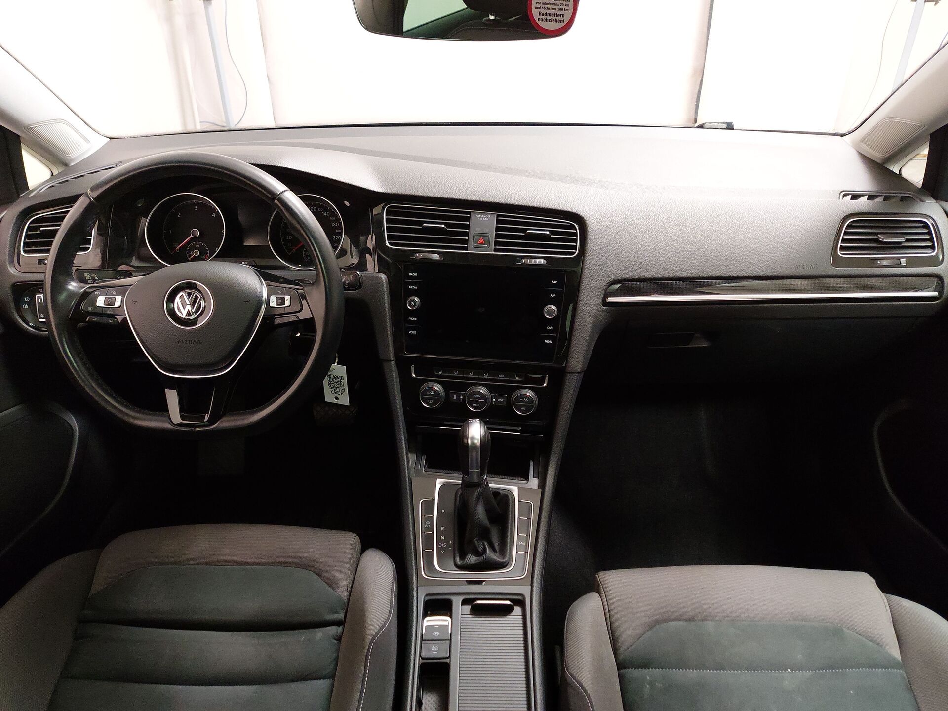 Volkswagen Golf-7 2.0 TDI Highline NAVI KLIMA LED RADIO MFL 12