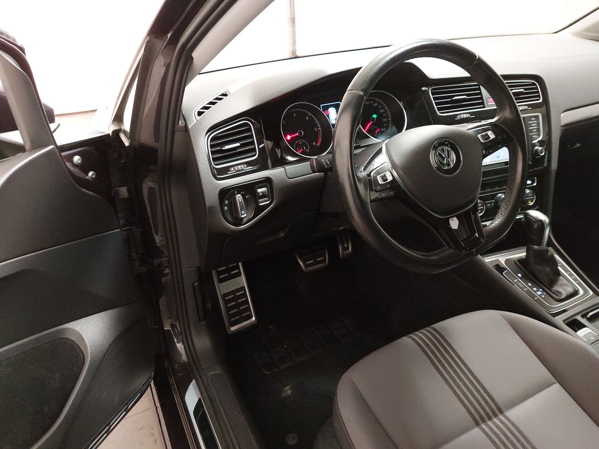Volkswagen Golf-7 Var. 1.6 TDI Allstar Navi PDC SHZ 8