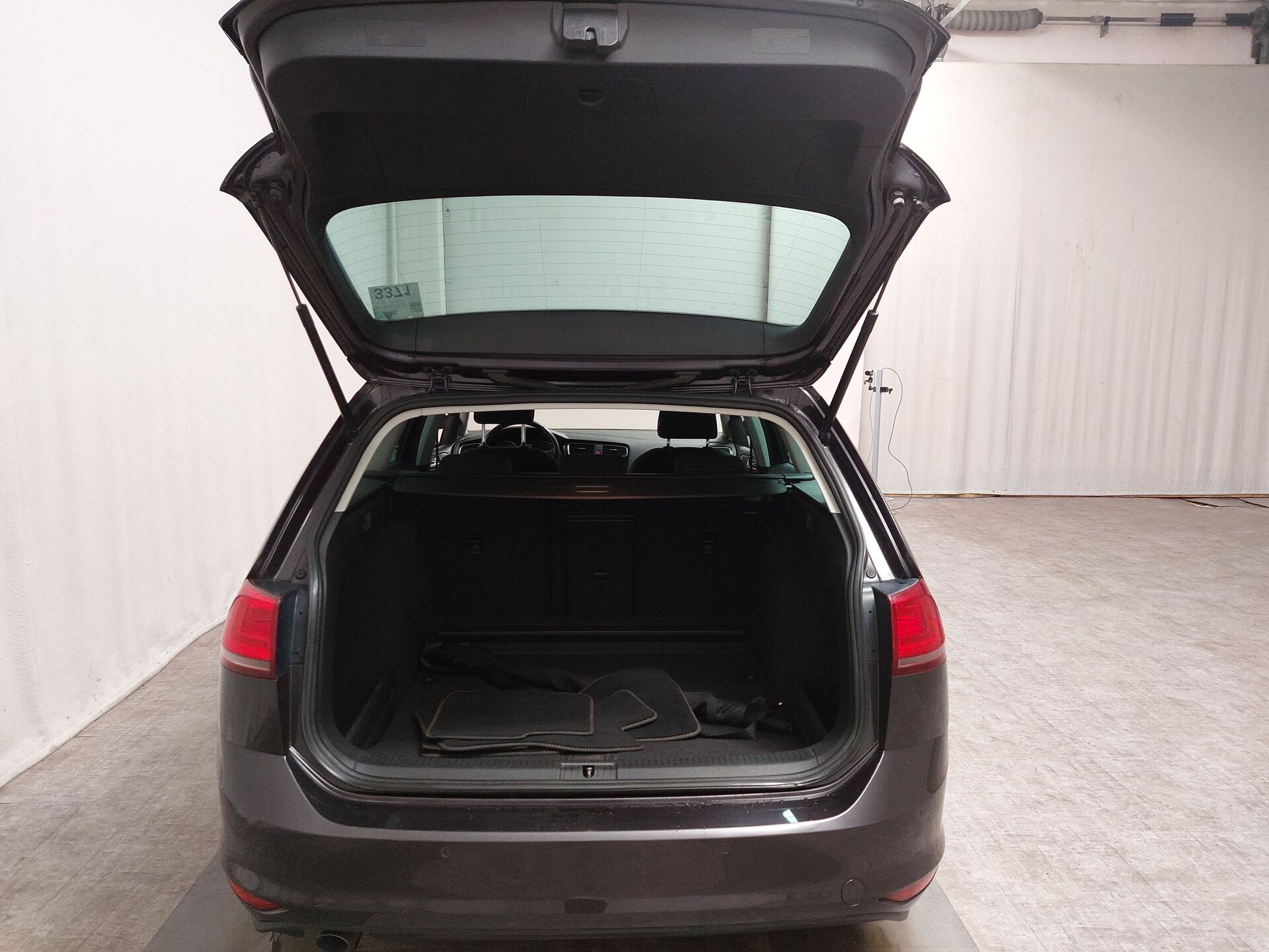 Volkswagen Golf-7 Var. 1.6 TDI Allstar Navi PDC SHZ 15