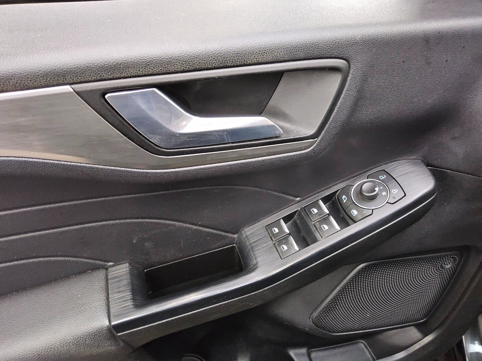 Ford Kuga 1.5 EB Titanium X Navi DigiTacho LED AHK 10