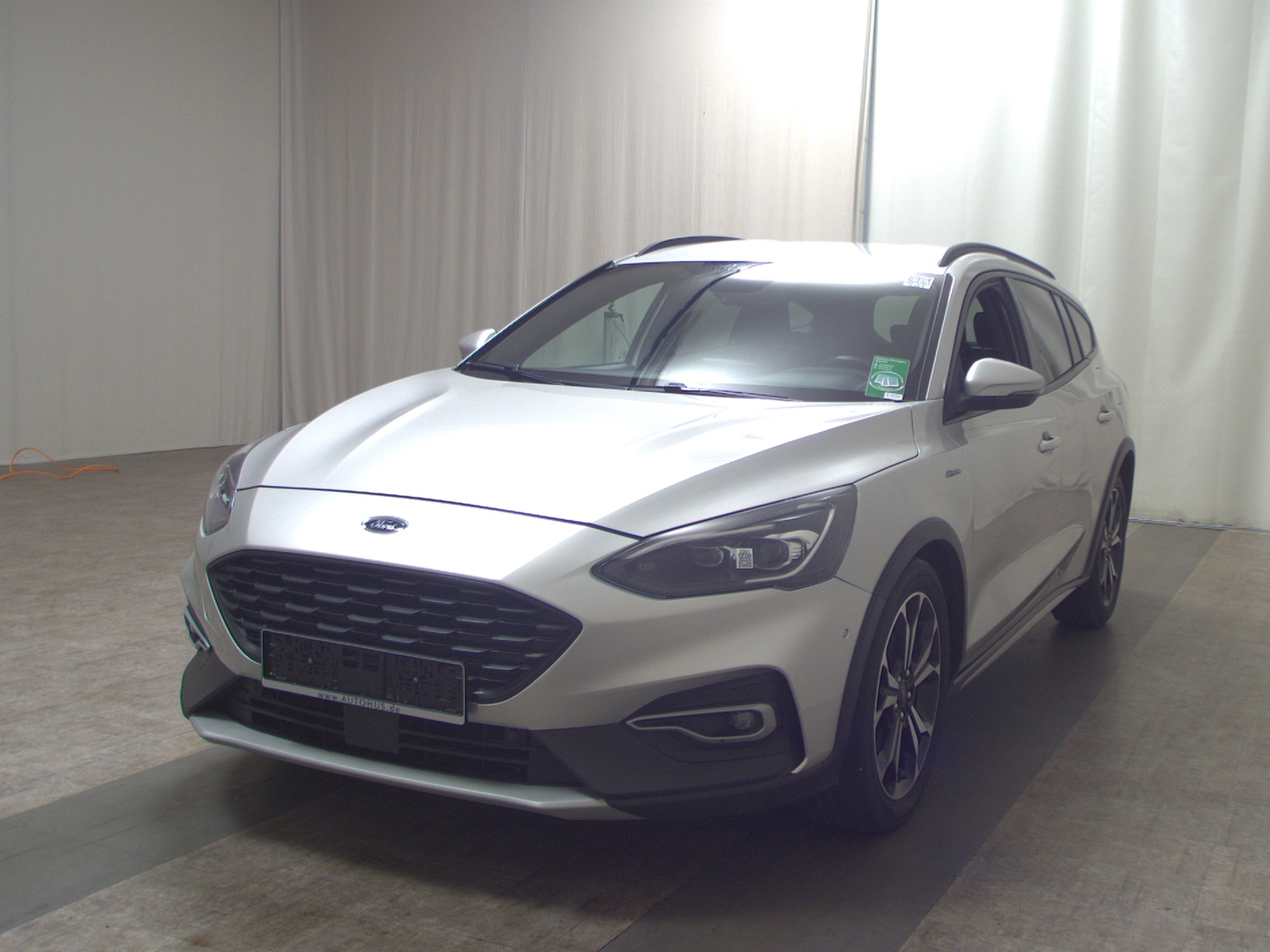 Ford Focus Turnier 1.5 EB Active Navi LED HuD B&O 2