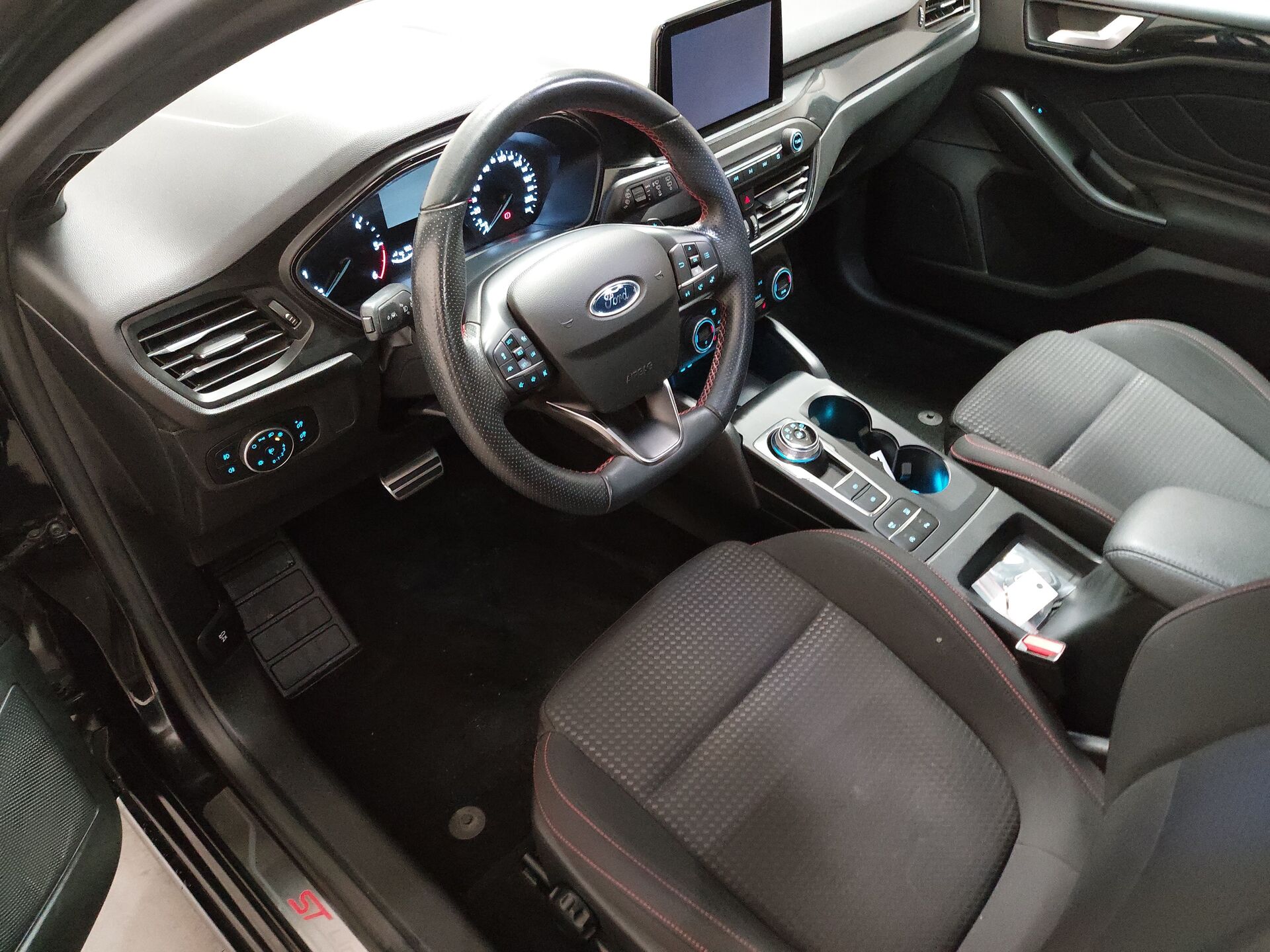 Ford Focus Turnier 2.0 EB ST-Line Navi LED RFK SHZ ACC 8