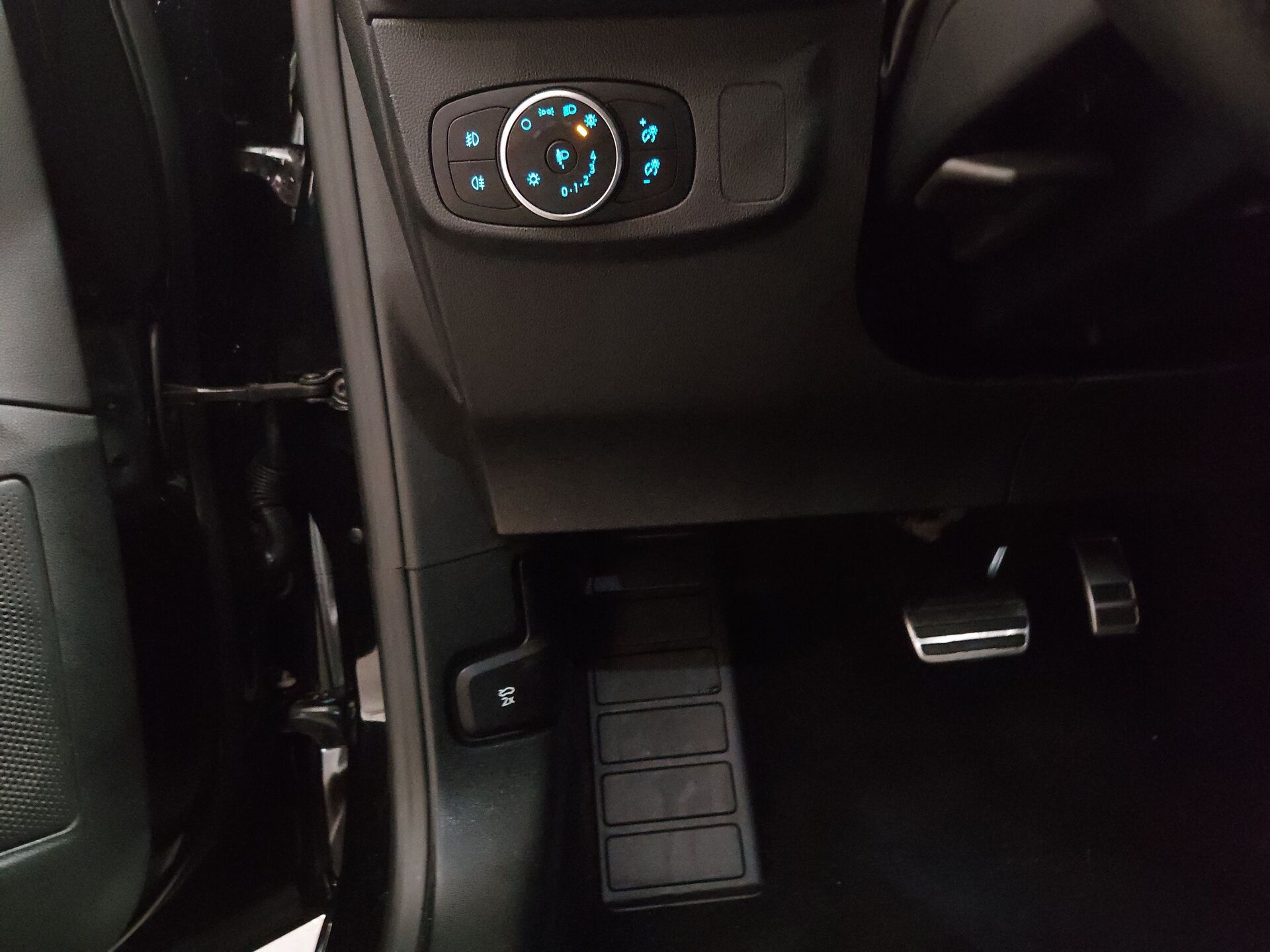 Ford Focus Turnier 2.0 EB ST-Line Navi LED RFK SHZ ACC 9