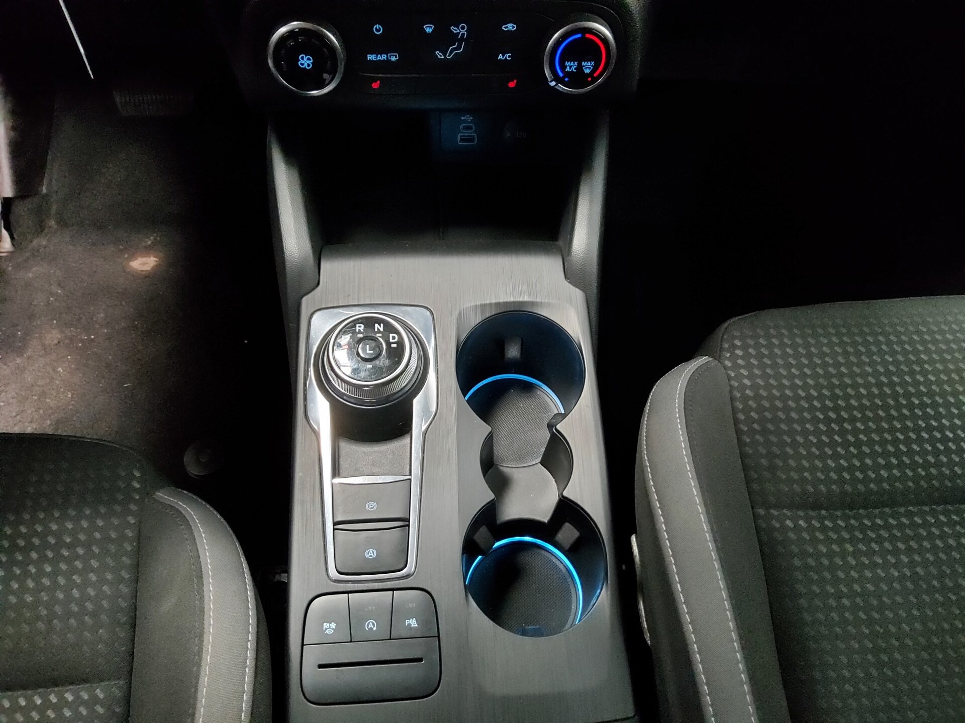 Ford Focus Turnier 1.5 EB Cool&Connect Navi LED PDC SHZ 6