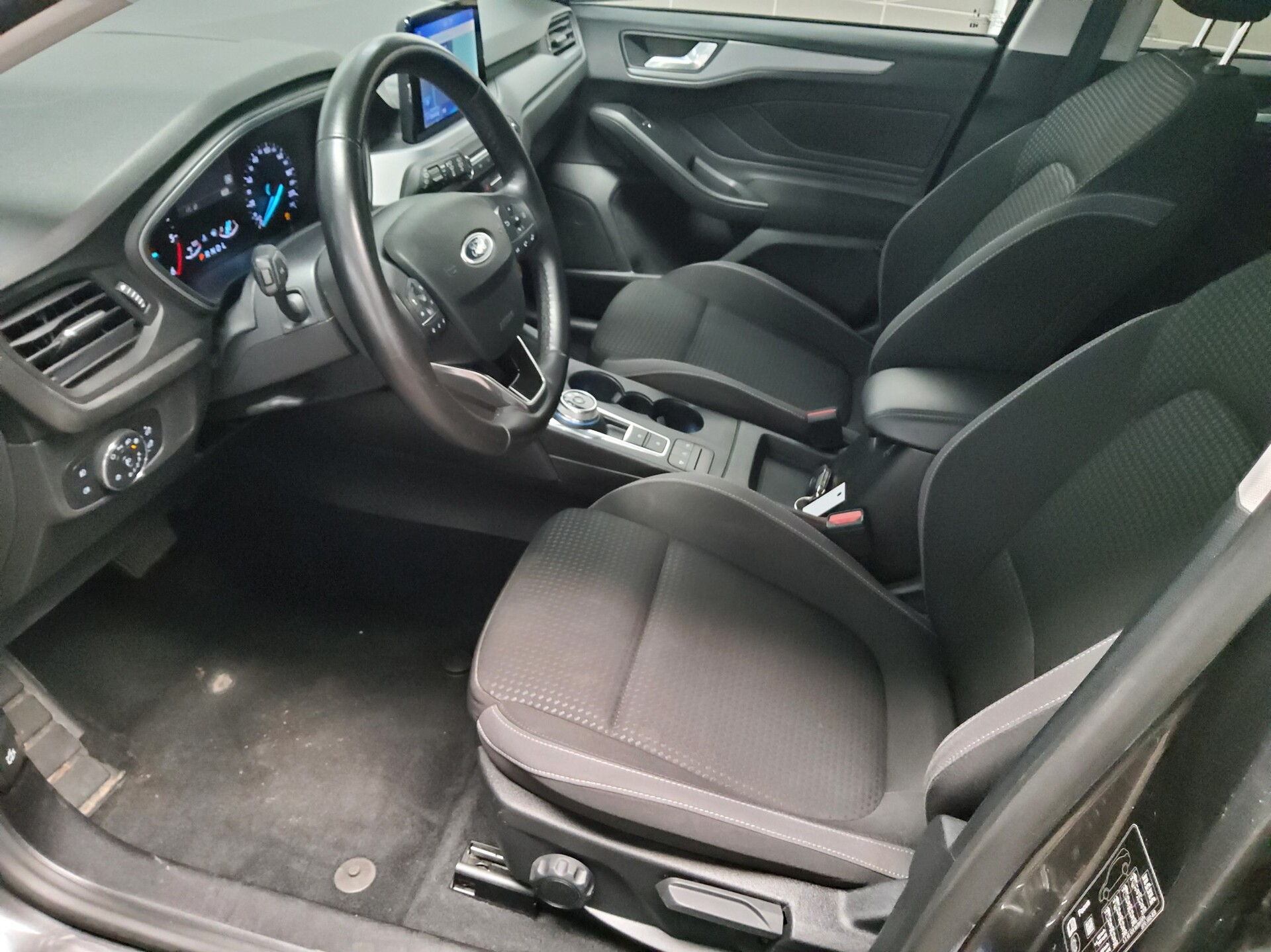Ford Focus Turnier 1.5 EB Cool&Connect Navi LED PDC SHZ 8