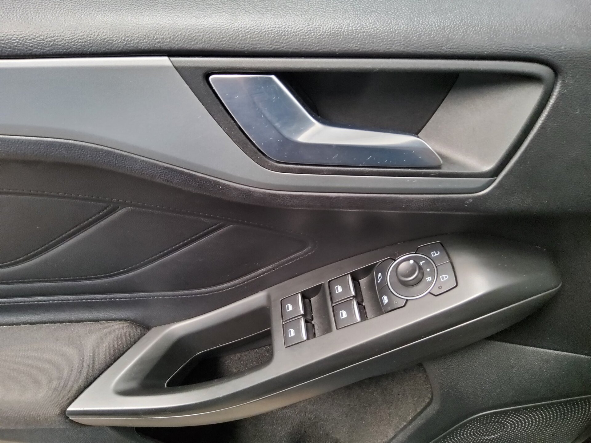 Ford Focus Turnier 1.5 EB Cool&Connect Navi LED PDC SHZ 9