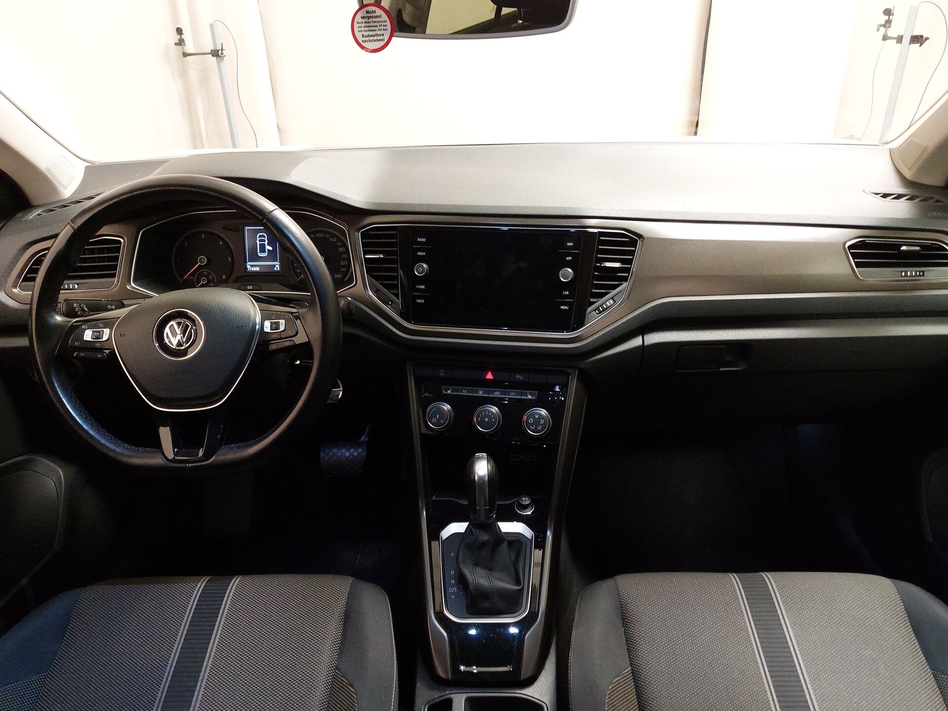 Volkswagen T-Roc 2.0 TDI Style Navi LED AHK PDC ACC 12