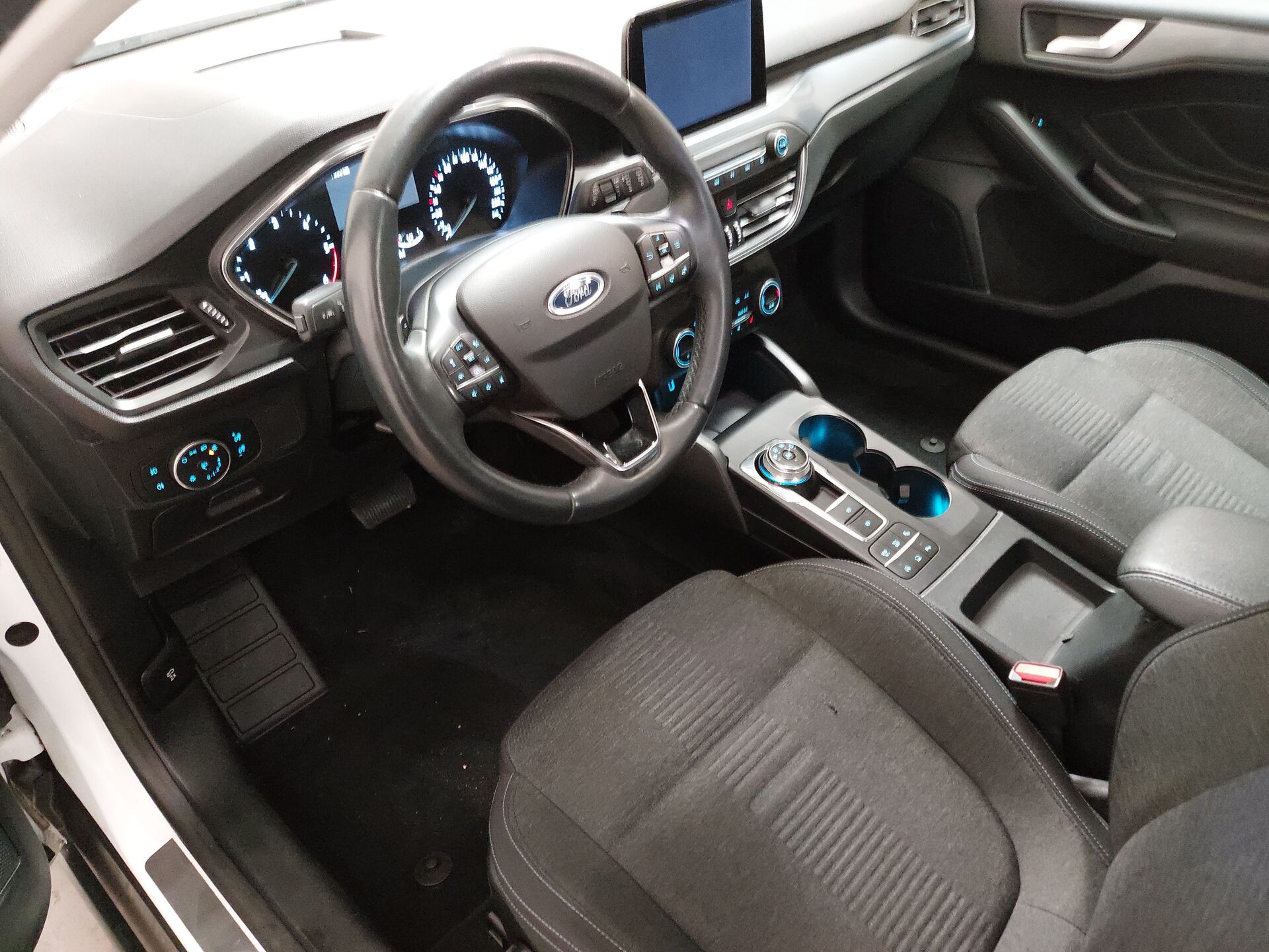 Ford Focus 2.0 EB Active HuD AHK 8