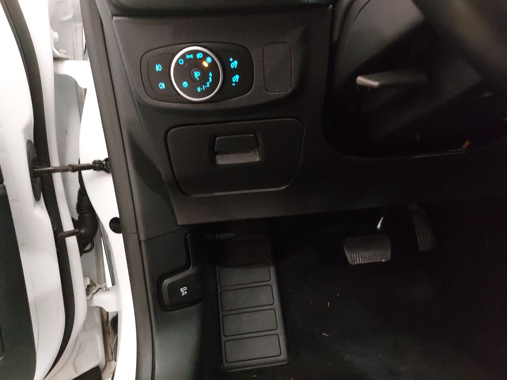 Ford Focus 2.0 EB Active HuD AHK 9