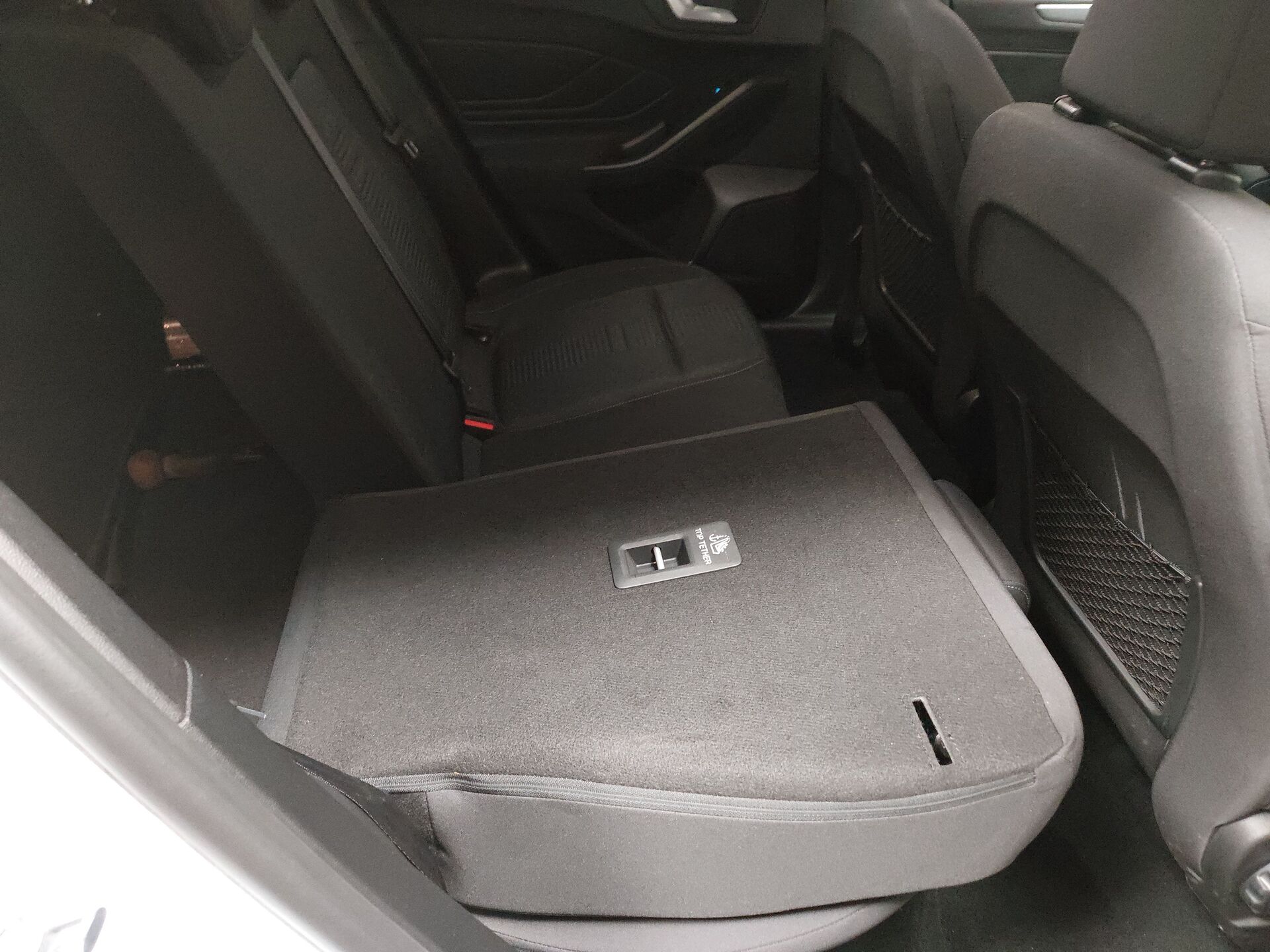 Ford Focus 2.0 EB Active HuD AHK 14