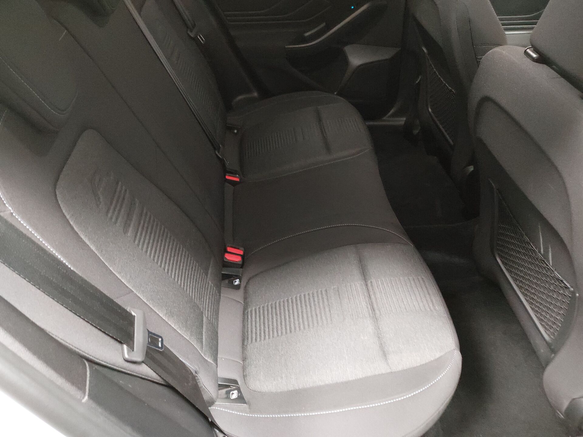 Ford Focus 2.0 EB Active HuD AHK 13