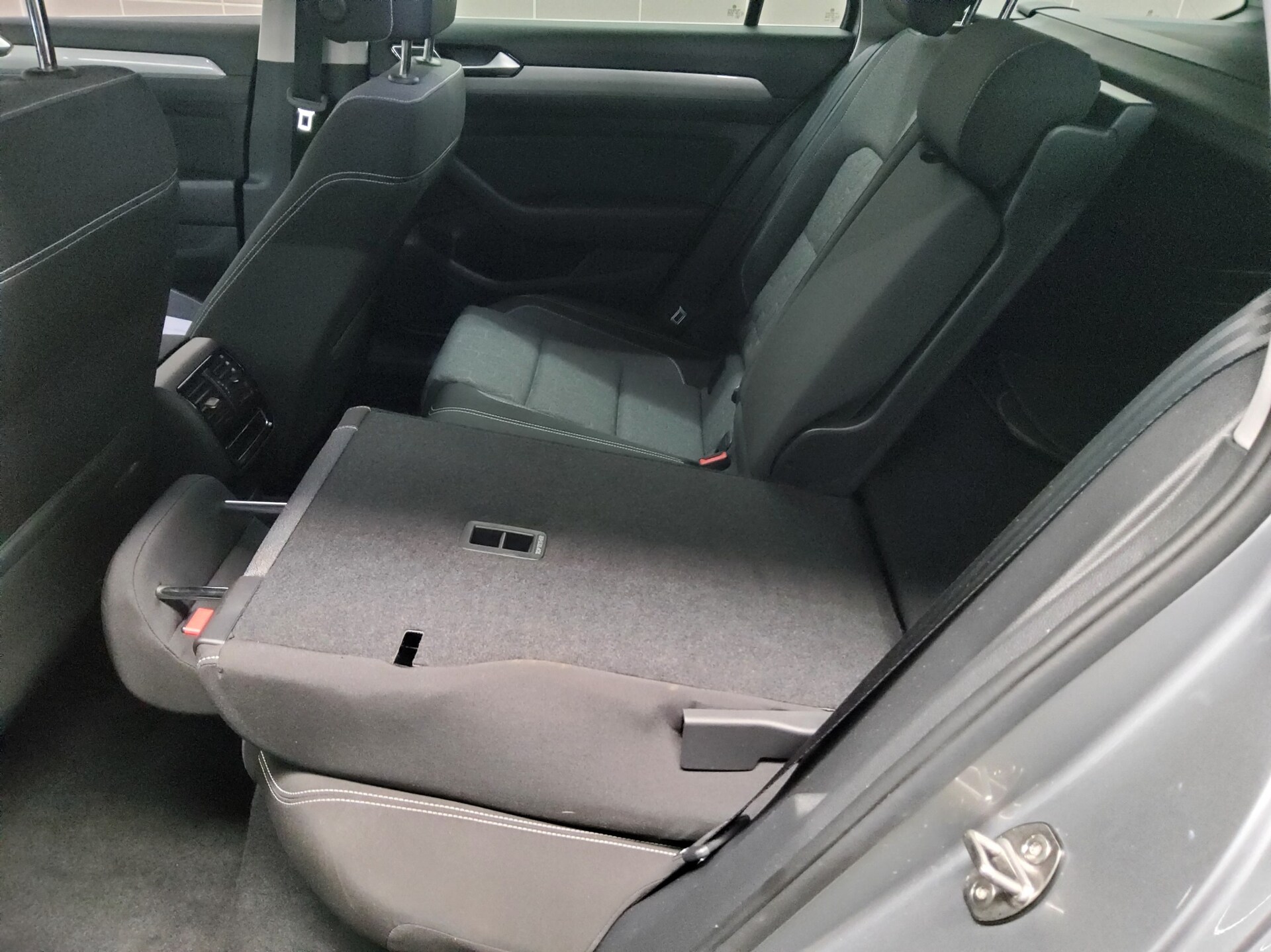 Volkswagen Passat Variant 1.5 TSI Business 12
