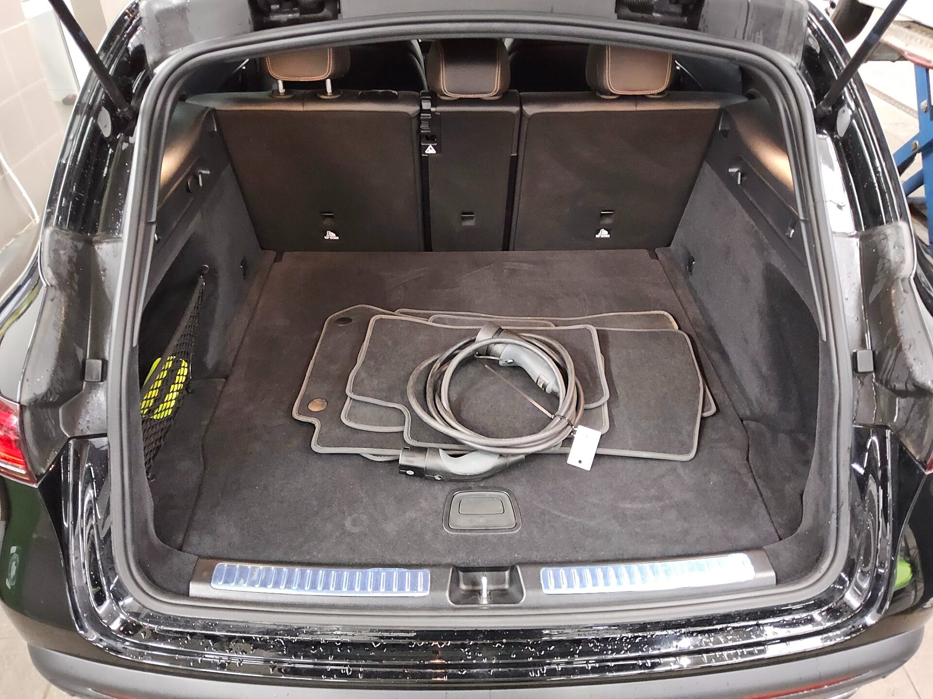 Mercedes-Benz EQC 400 4M T-Leder Navi LED RFK 12