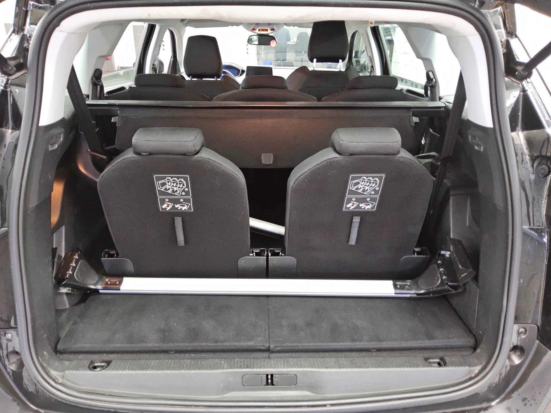 Peugeot 5008 1.5 BlueHDi 130 7-Sitzer 12